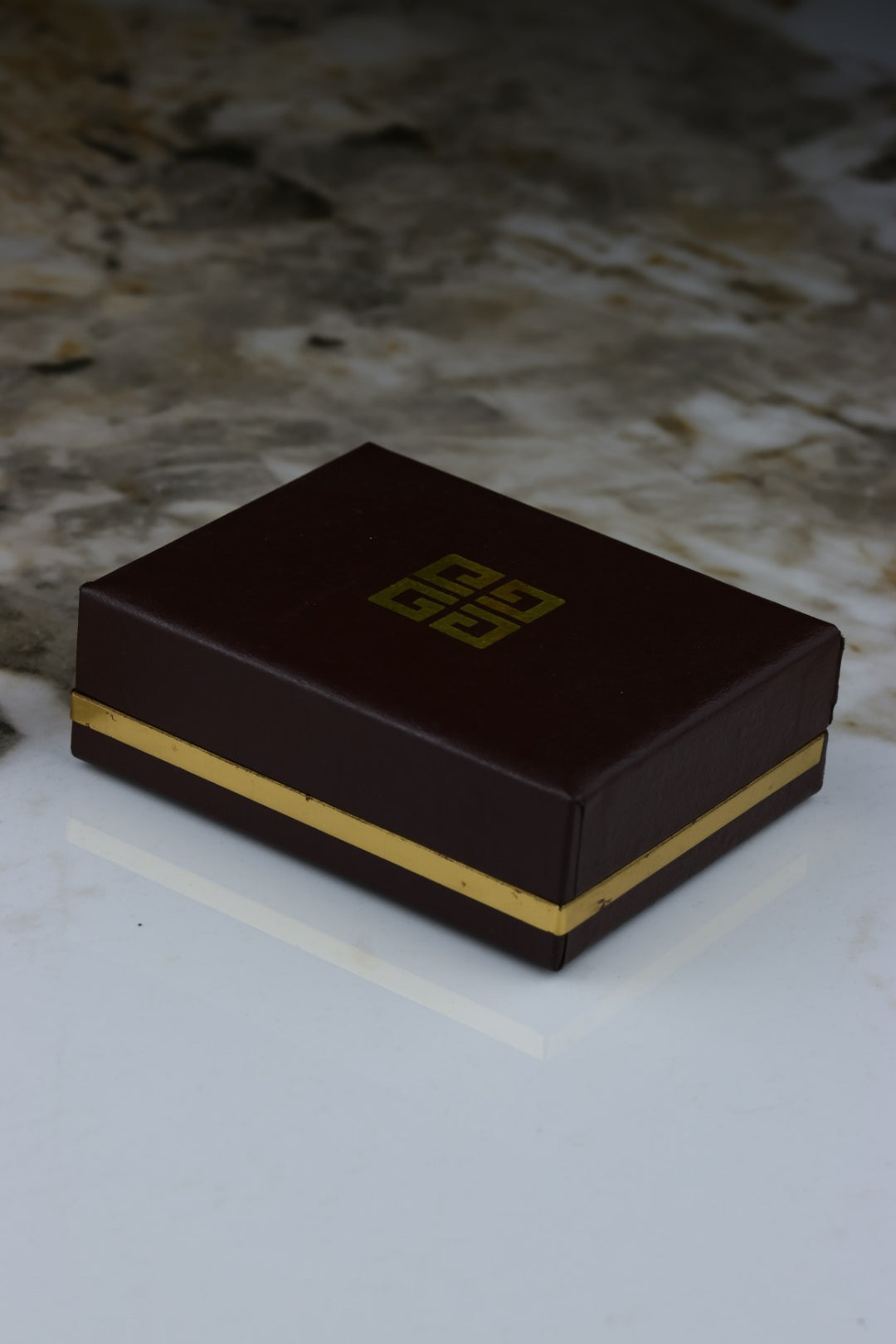 Givenchy – spinki do mankietów i spinka do krawatu, stalowo-złote z logo marki (S35)