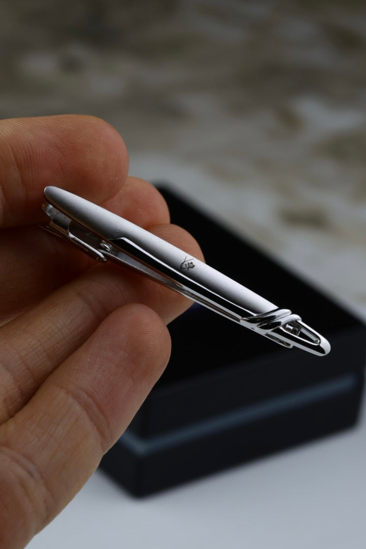 Kenzo – spinki do mankietów i spinka do krawatu, stalowe z czarnym logo (S33)