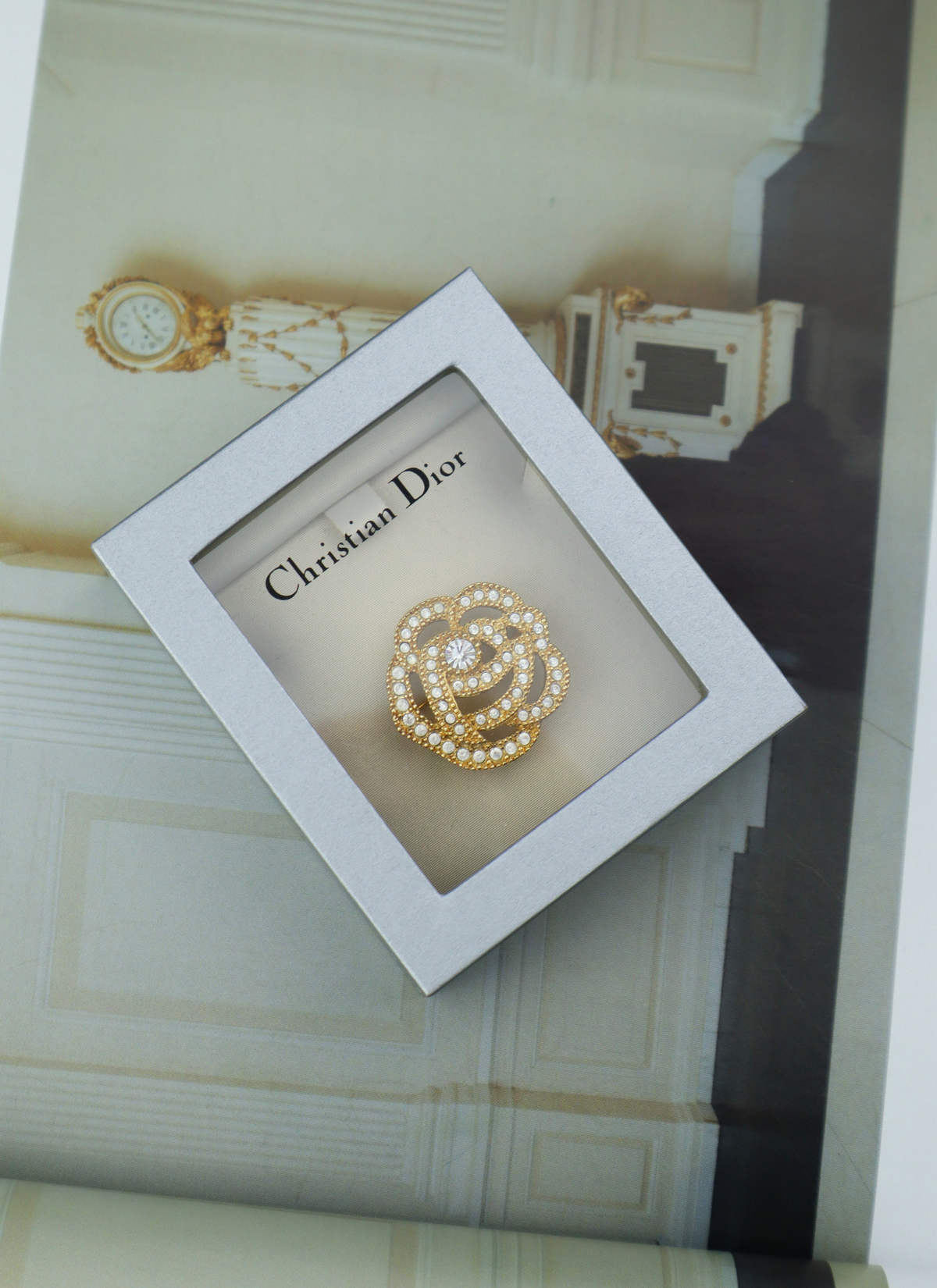 Christian Dior vintage broszka kwiat z kryształkami