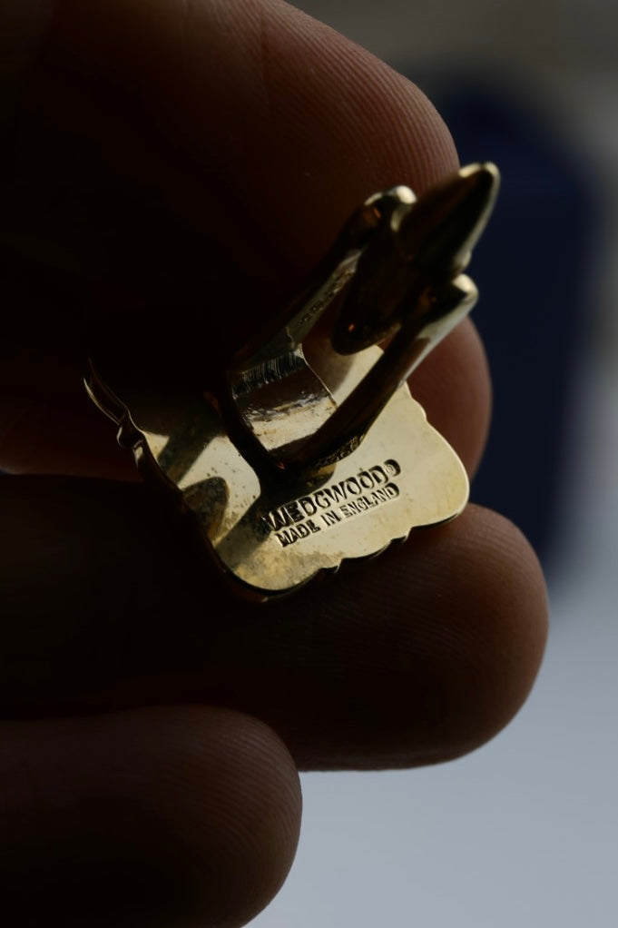 Wedgwood – zestaw spinki do mankietów i spinka do krawata, z błękitnym wypełnieniem i motywem statku (S29)