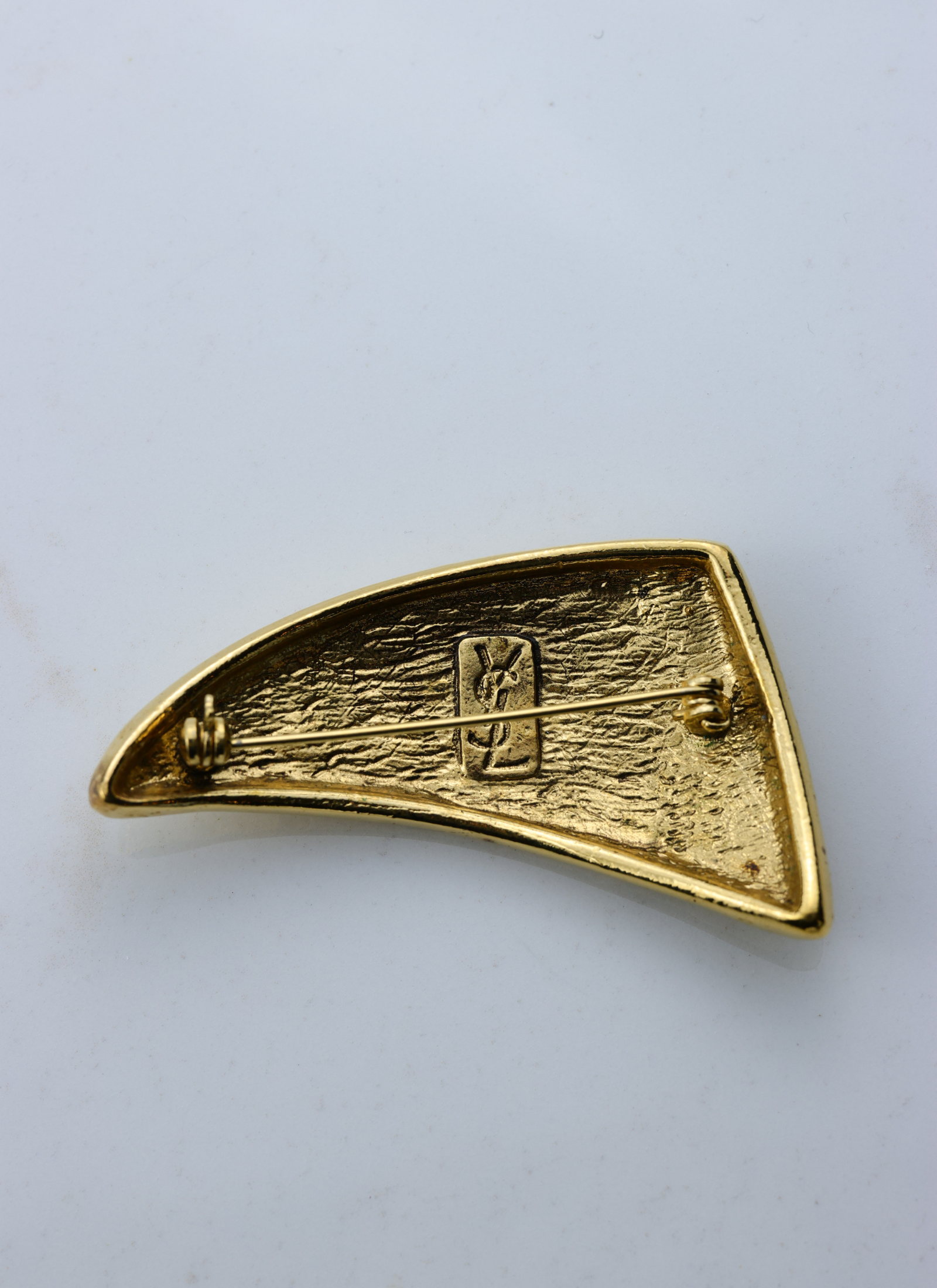 Yves Saint Laurent – rzeźbiarska broszka vintage