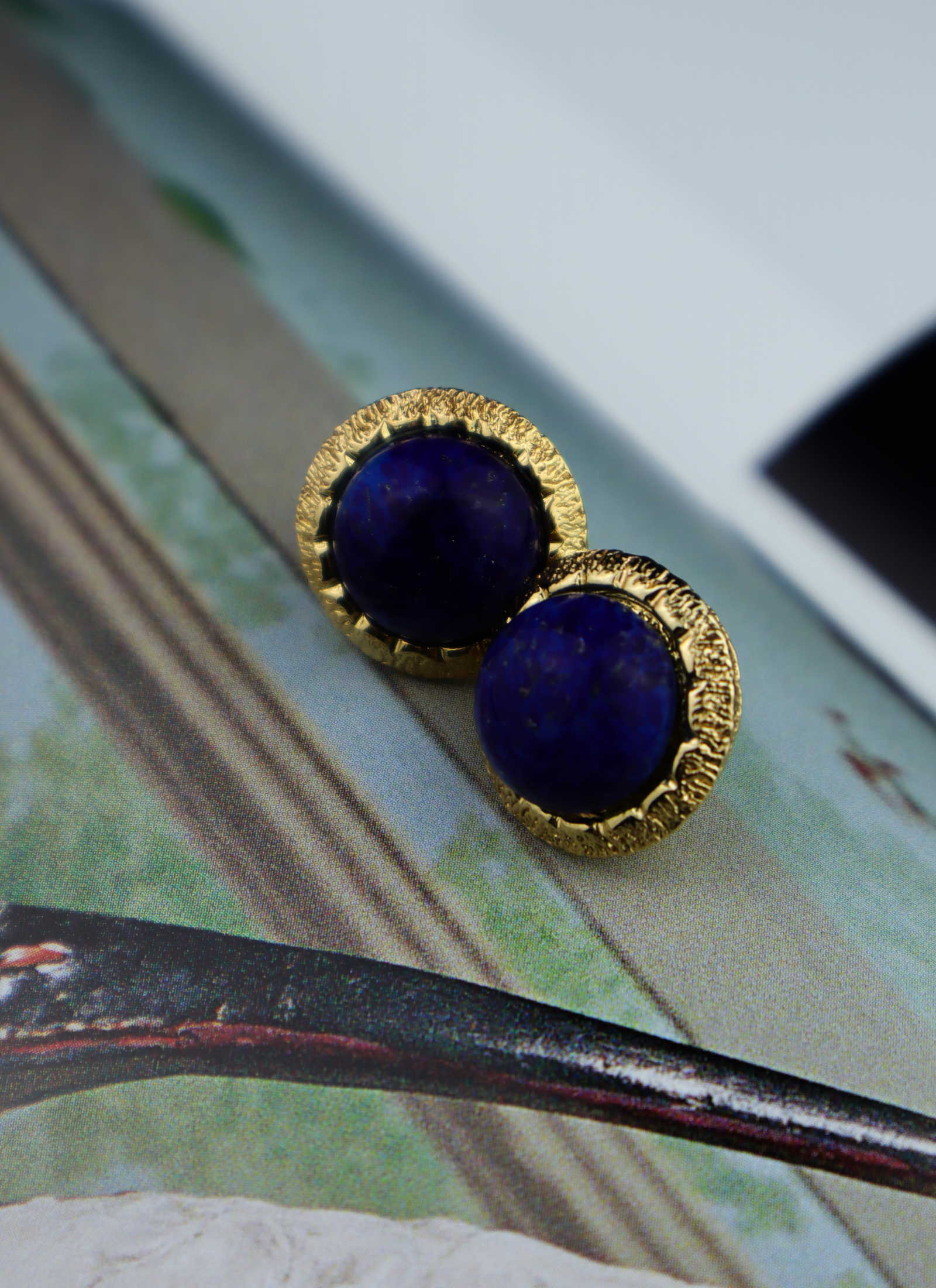 Christian Dior - kolczyki z kobaltowym kaboszonem "lapis lazuli"