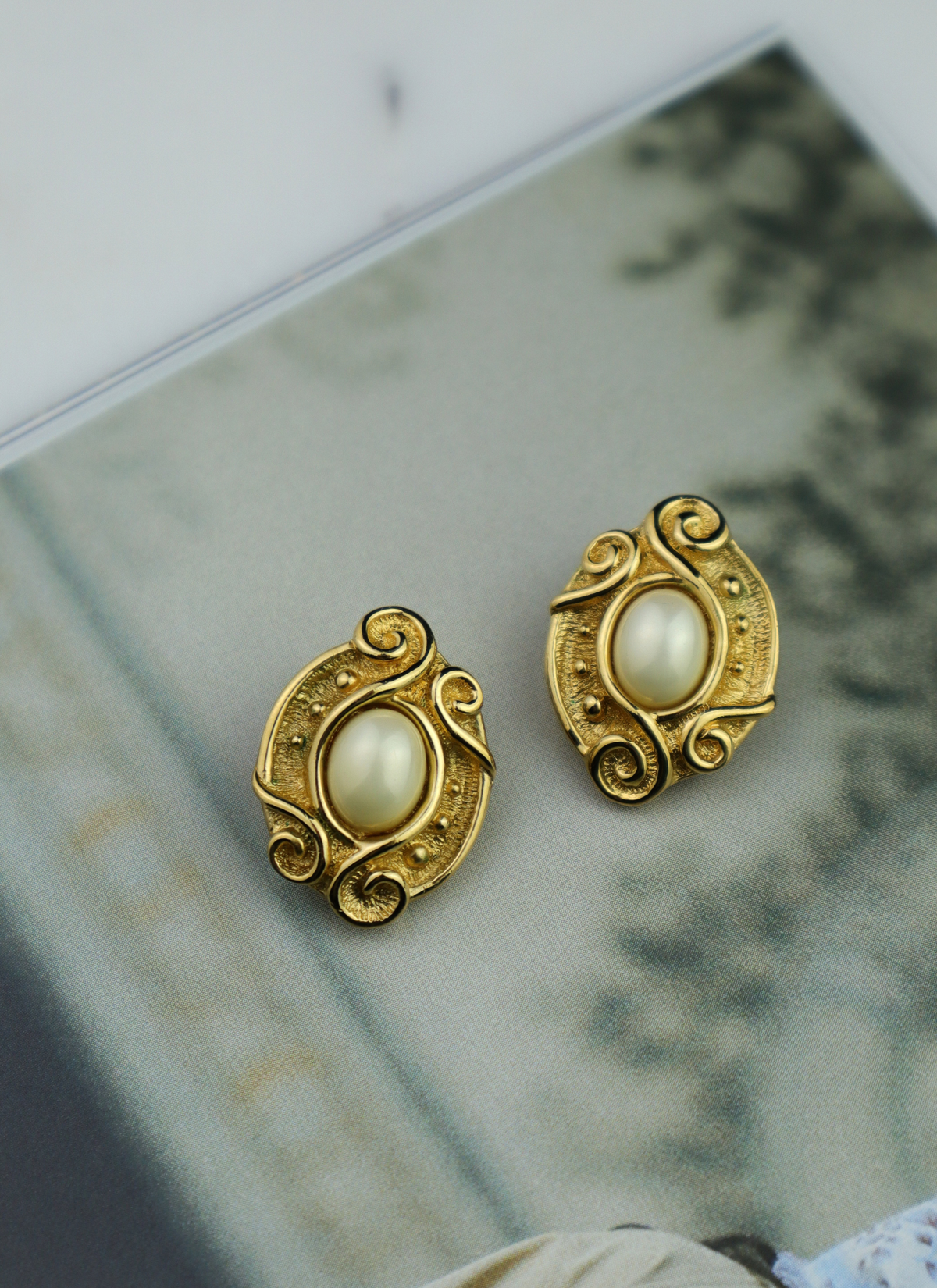 Christian Dior vintage klipsy z perłowym kaboszonem