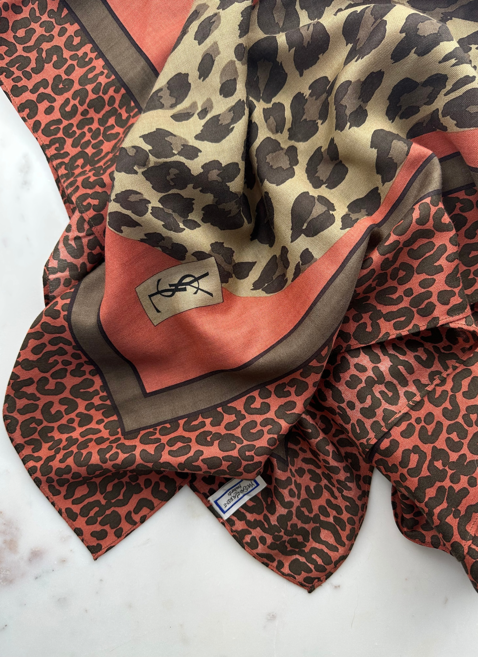 Yves Saint Laurent - duży bawełniany szal "Wild Leopard"