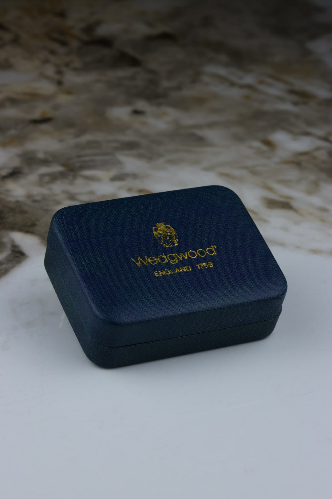 Wedgwood – spinki do mankietów, z błękitnym wypełnieniem i motywem konia (S27)