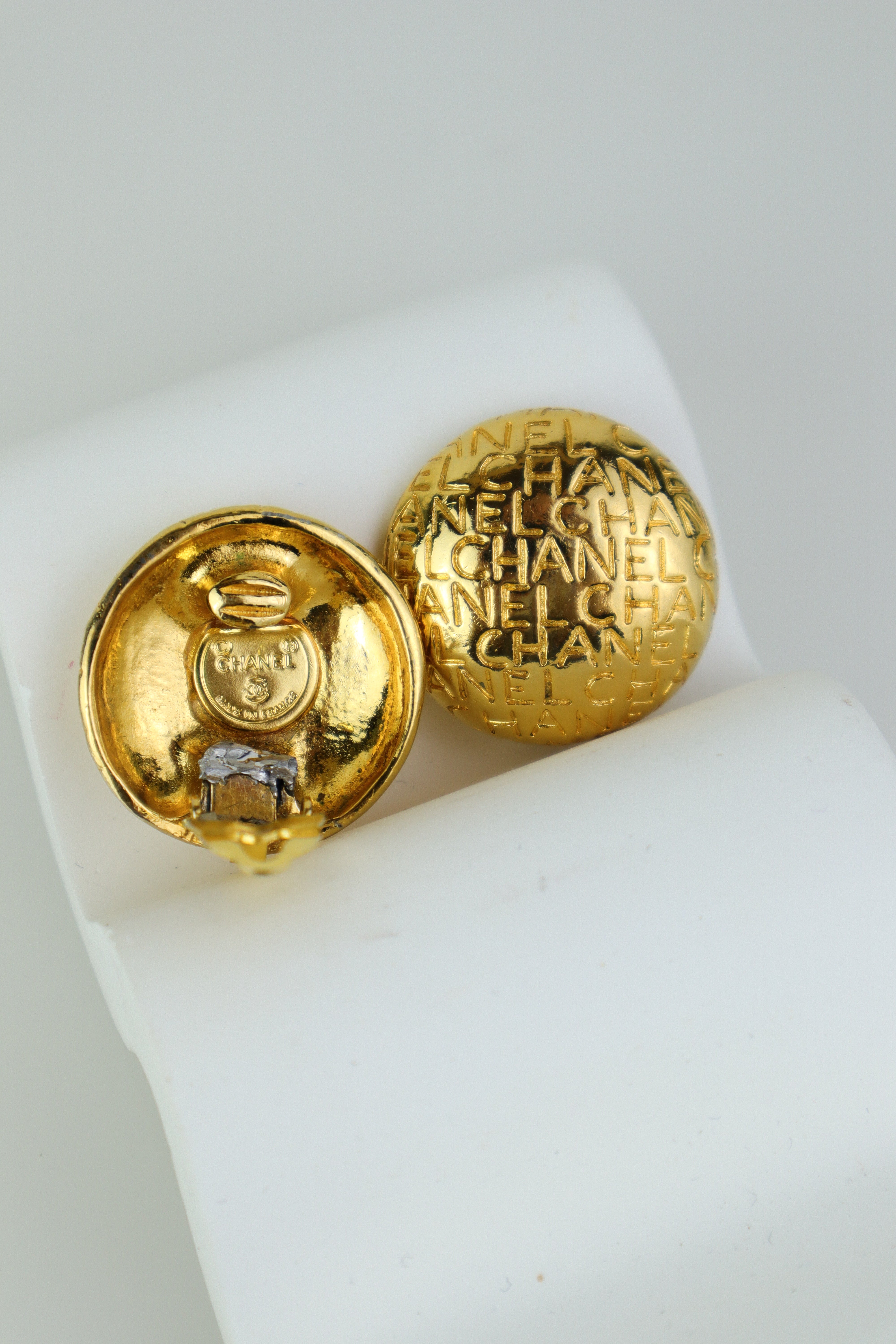 Chanel - klipsy vintage logo allover