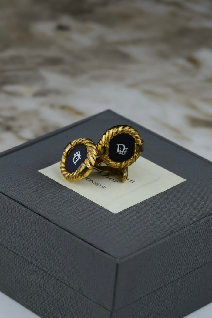 Christian Dior – spinki do mankietów pozłacane, czarne z logo (S45)