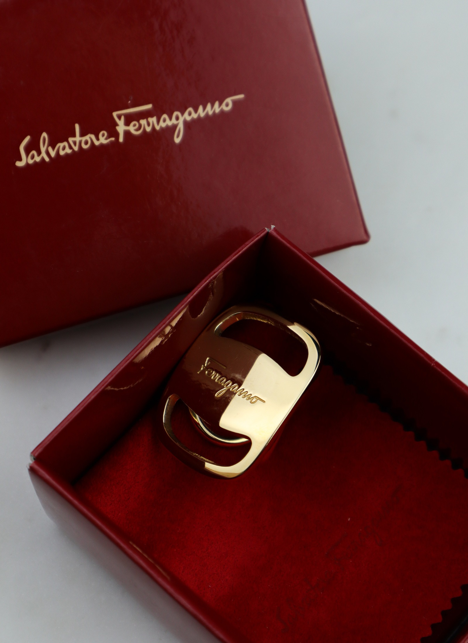 Salvatore Ferragamo - pierścień do apaszki set z pudełkiem