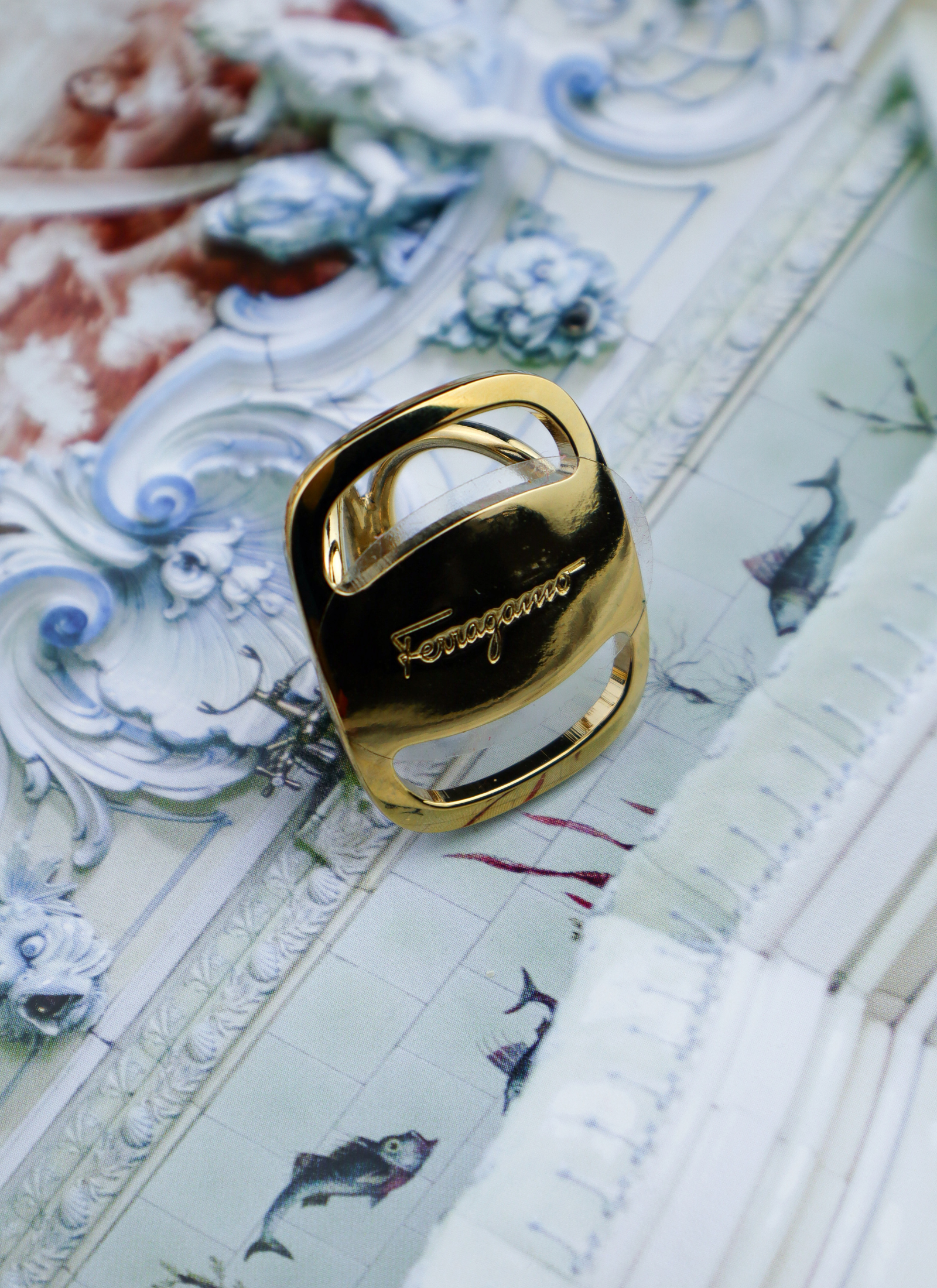 Salvatore Ferragamo - ring do apaszki (new old stock)