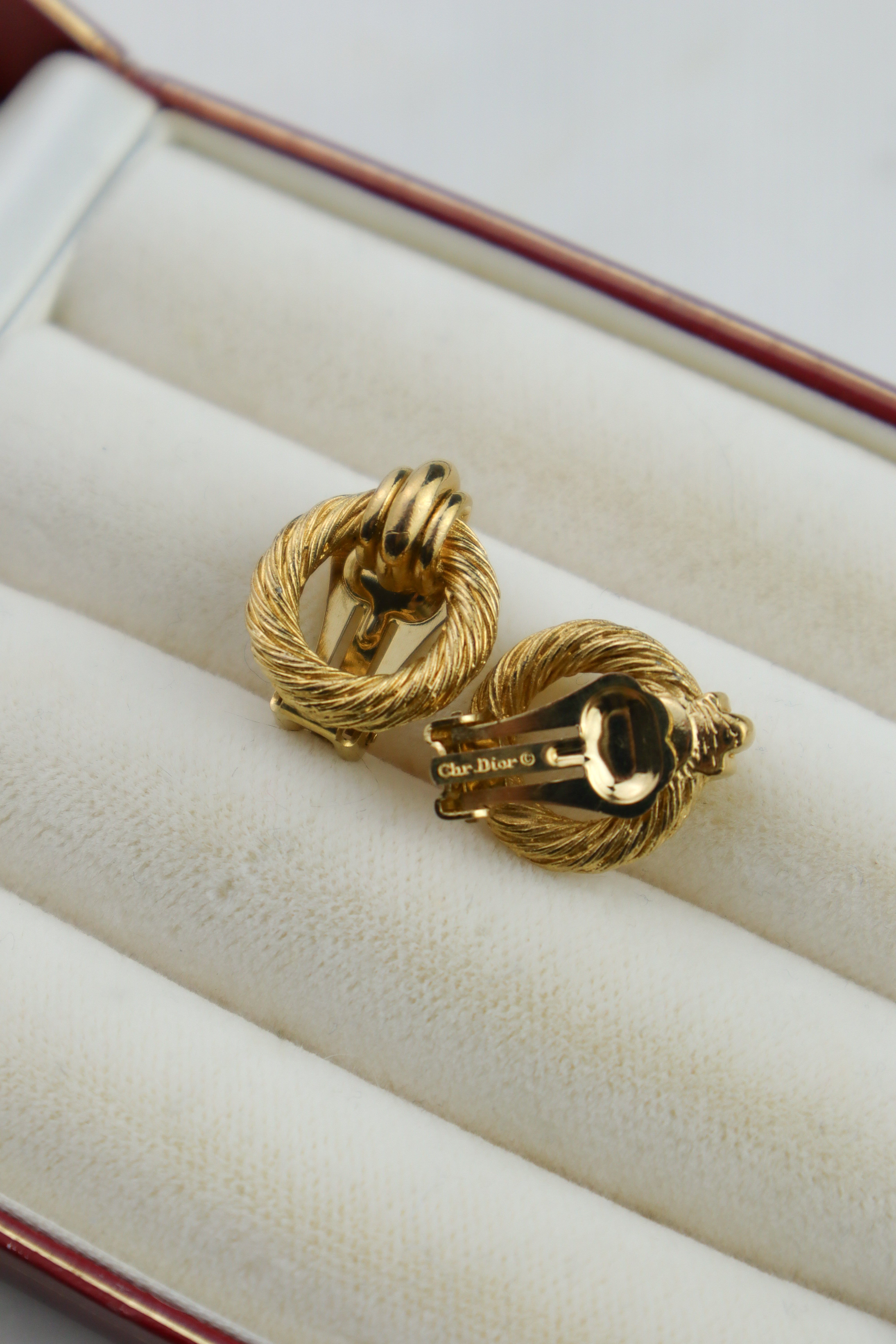 Christian Dior - złocone klipsy vintage rzeźbiarski węzeł
