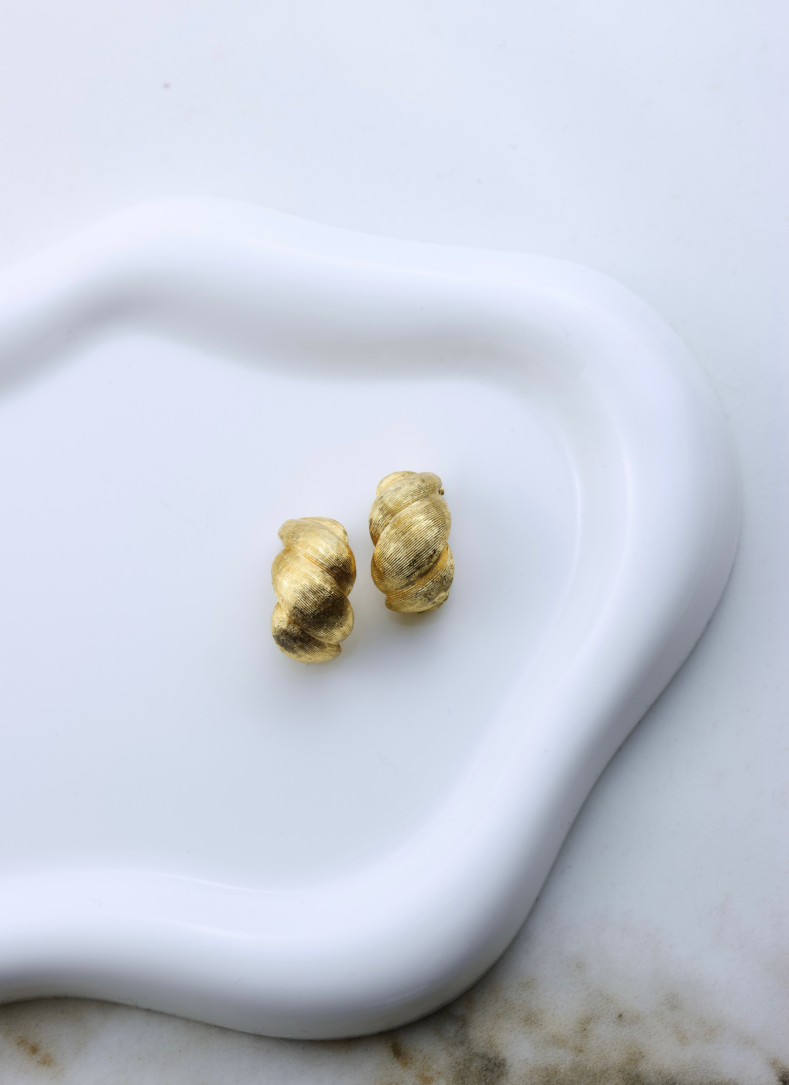 Christian Dior - skręcane złote klipsy