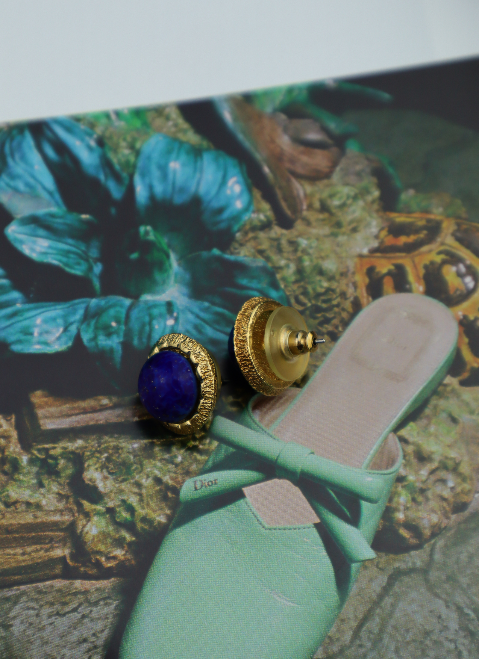Christian Dior - kolczyki z kobaltowym kaboszonem "lapis lazuli"