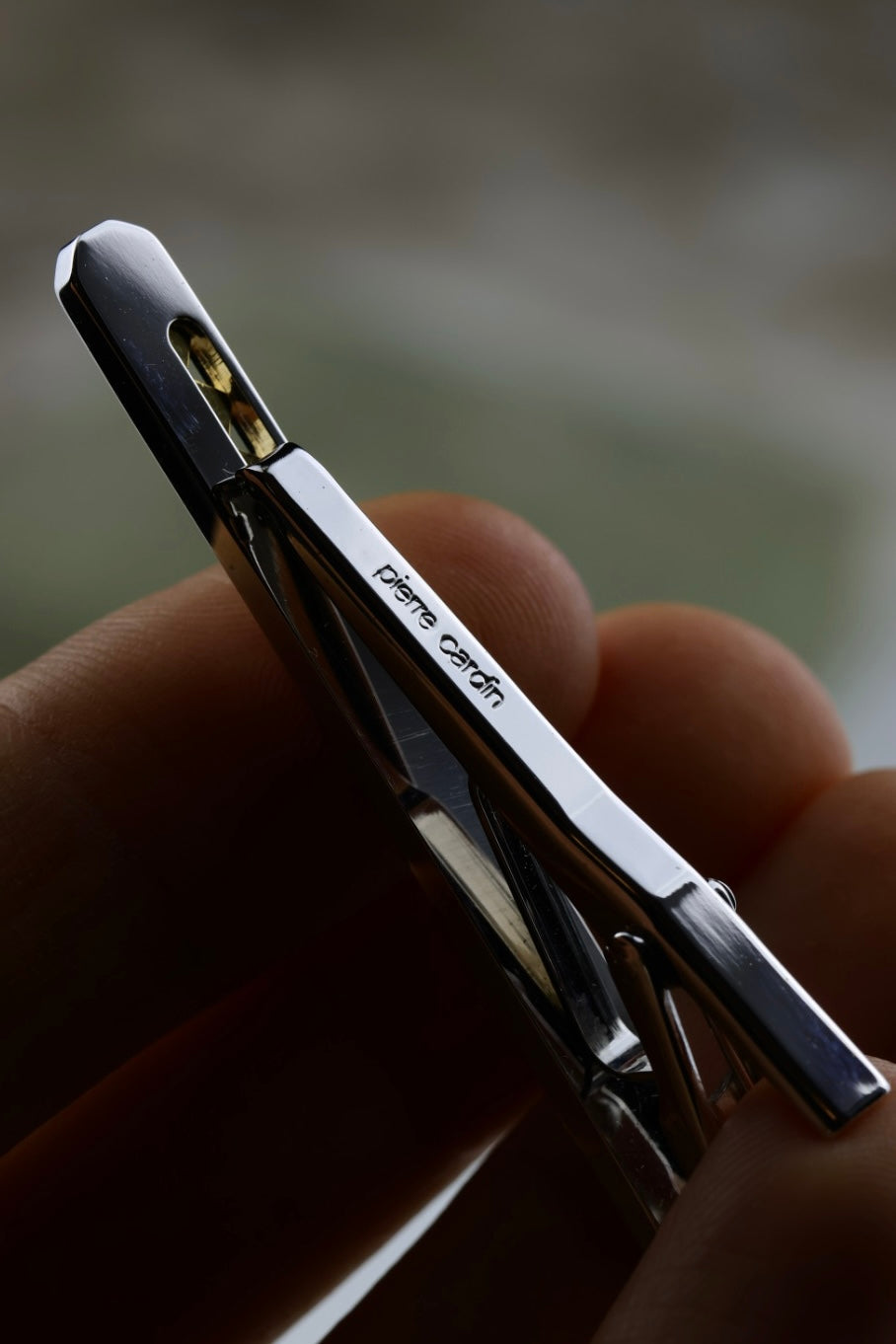 Pierre Cardin – zestaw spinek do mankietów i krawata stalowo-złoty z logo i metką (S41)