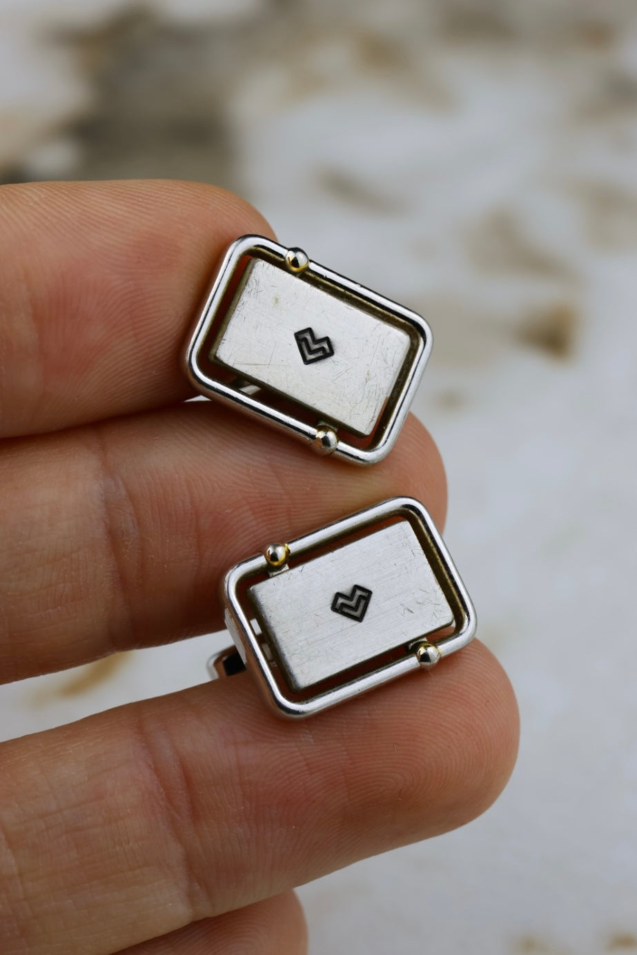 Stalowe – prostokątne gładkie spinki z czarnym emblematem serca (SP018)