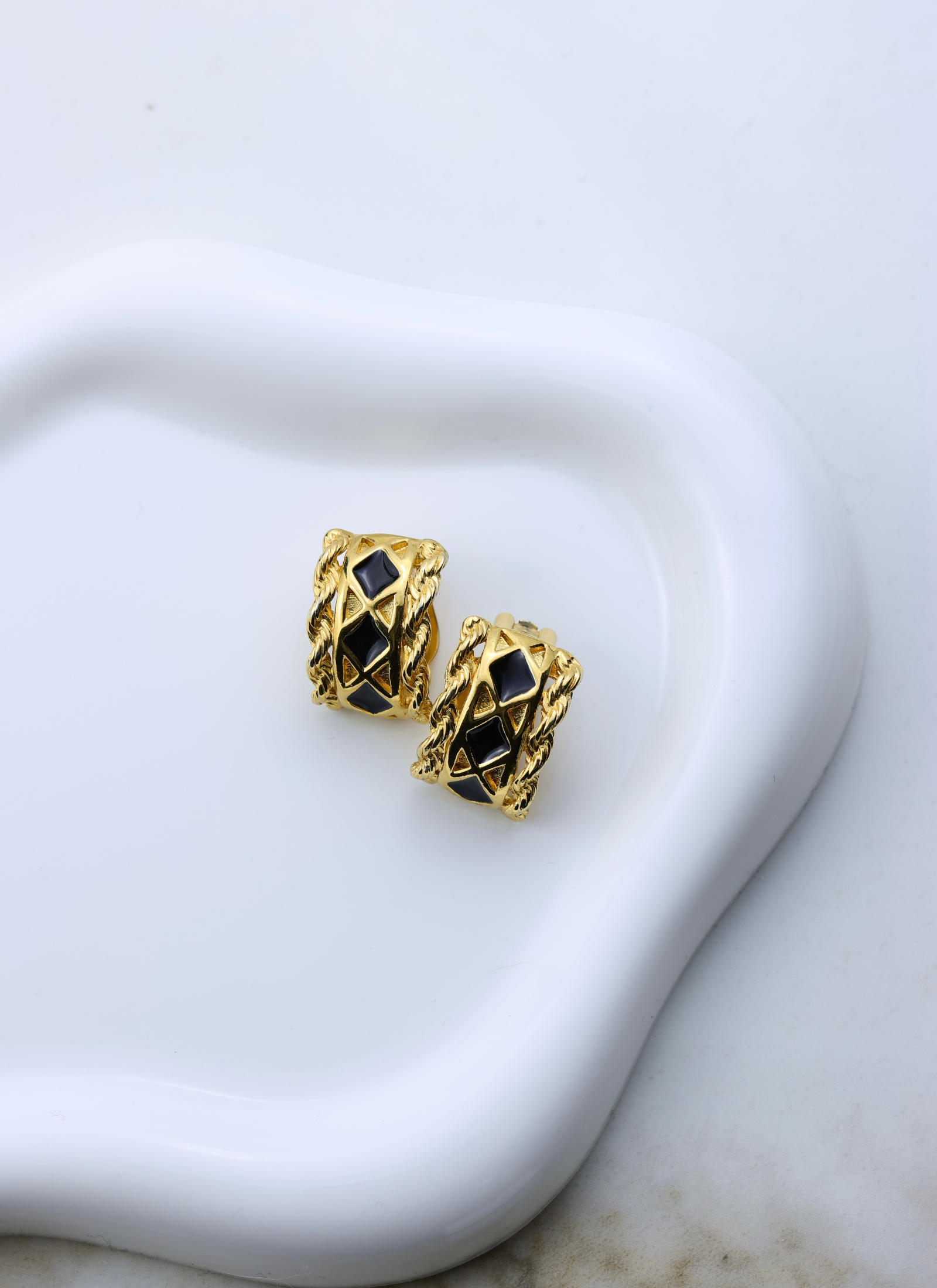 Givenchy - czarno złote klipsy