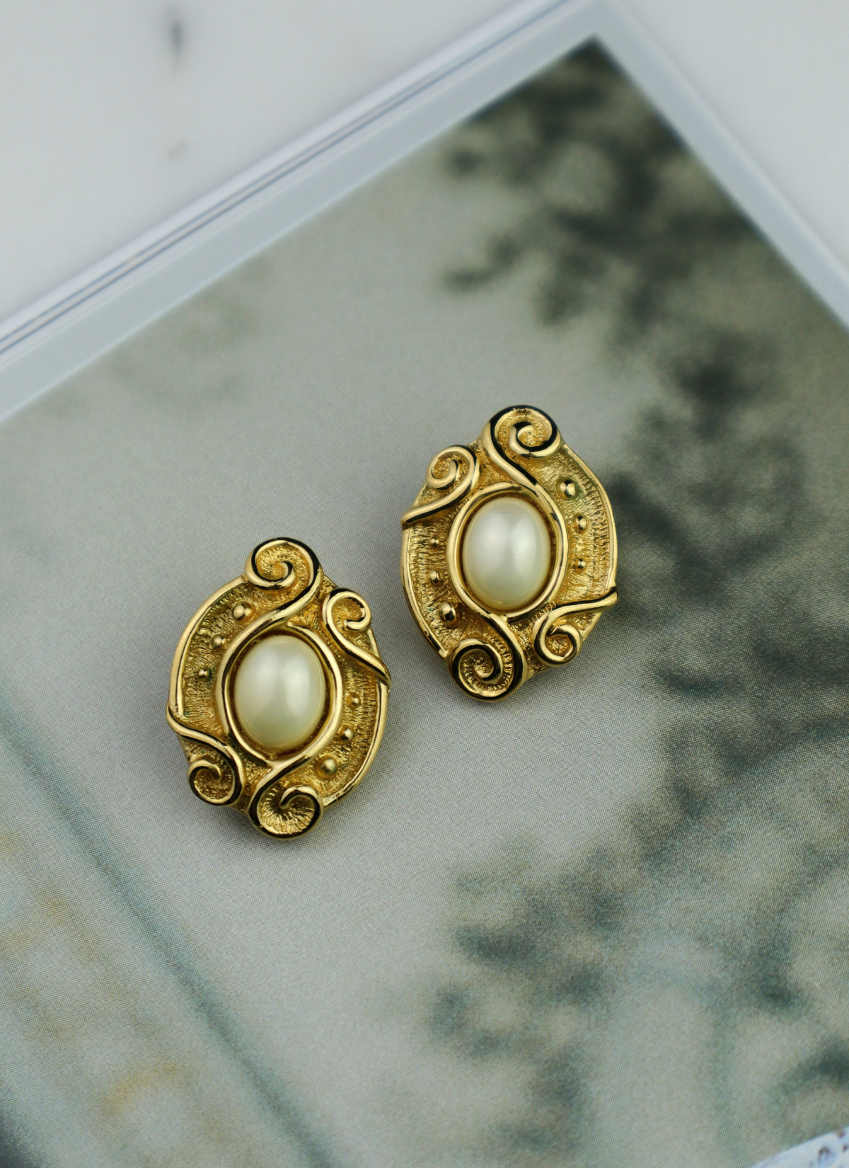 Christian Dior vintage klipsy z perłowym kaboszonem