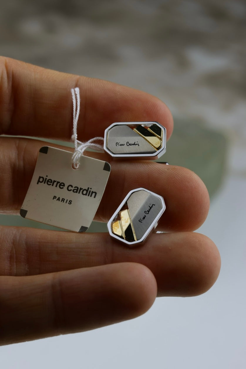 Pierre Cardin – zestaw spinek do mankietów i krawata stalowo-złoty z logo i metką (S41)