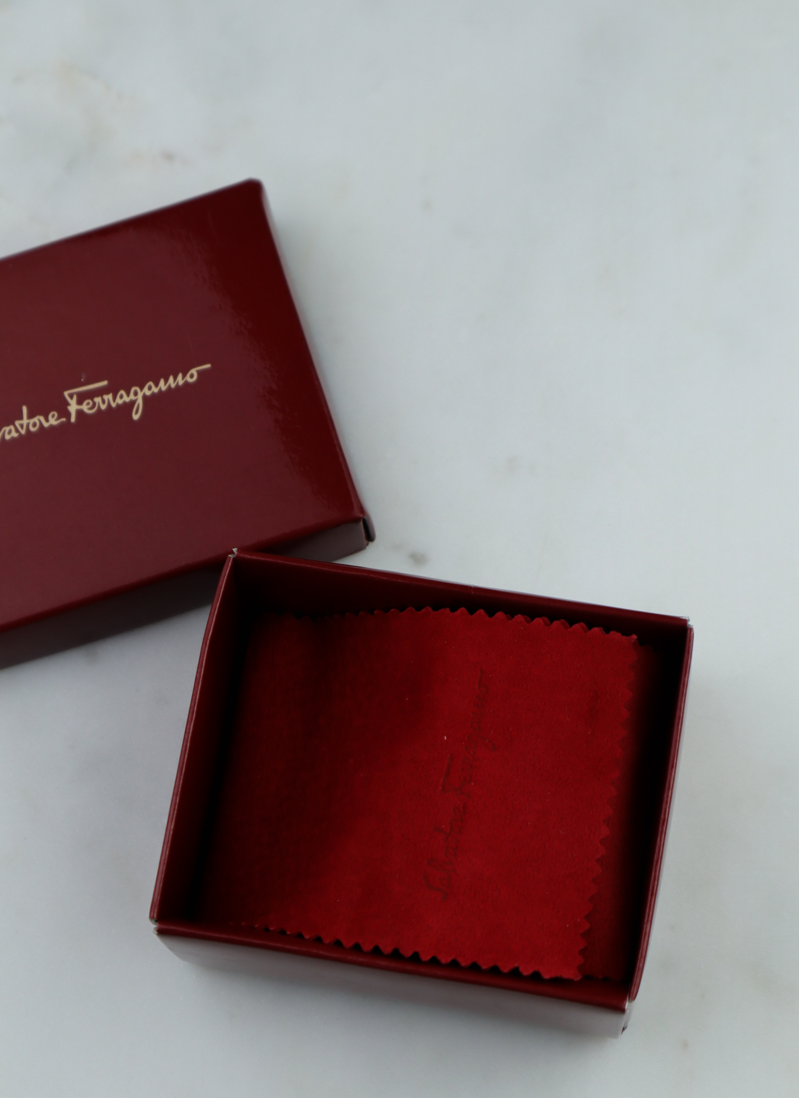 Salvatore Ferragamo - pierścień do apaszki set z pudełkiem