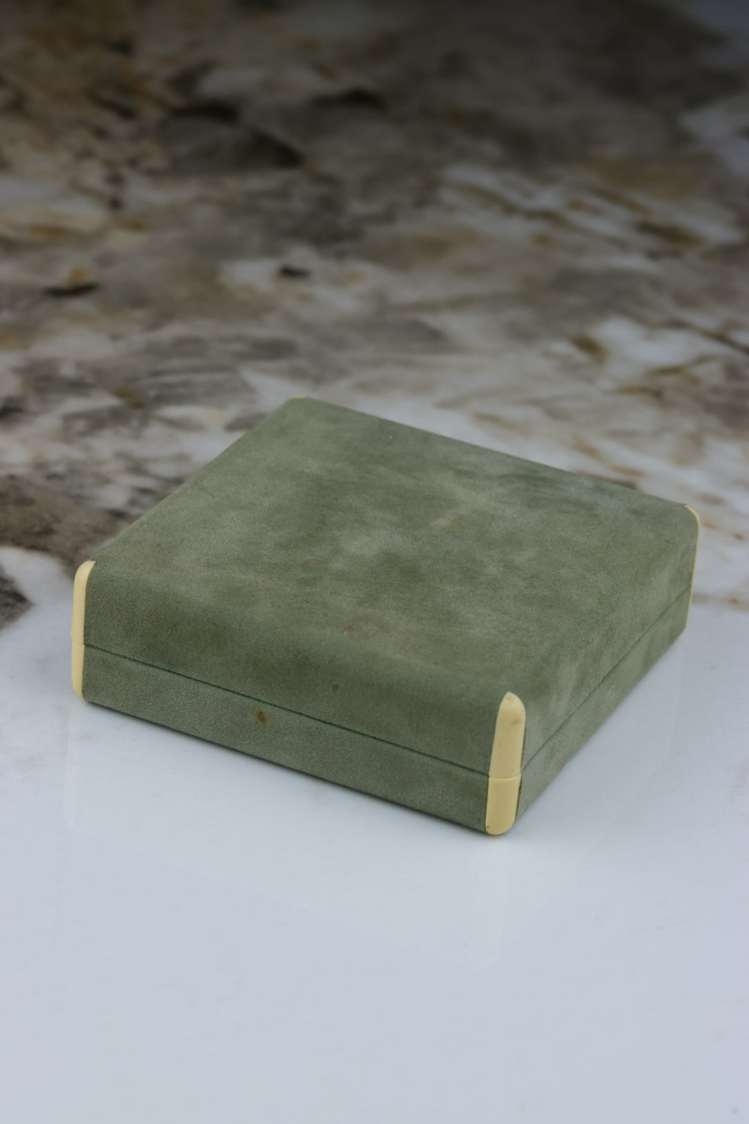 Pierre Cardin – zestaw spinek do mankietów i krawata stalowo-złoty z logo i metką (S41)