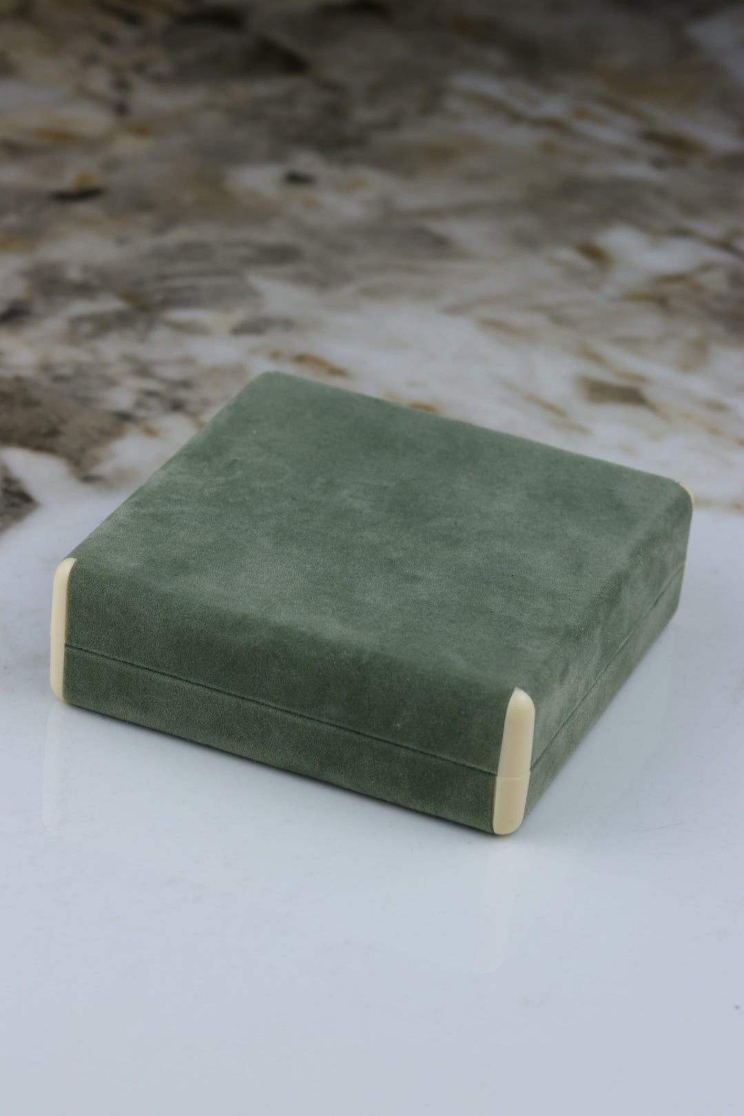 Pierre Cardin – zestaw spinek do mankietów i krawata stalowo-złoty z logo (S44)