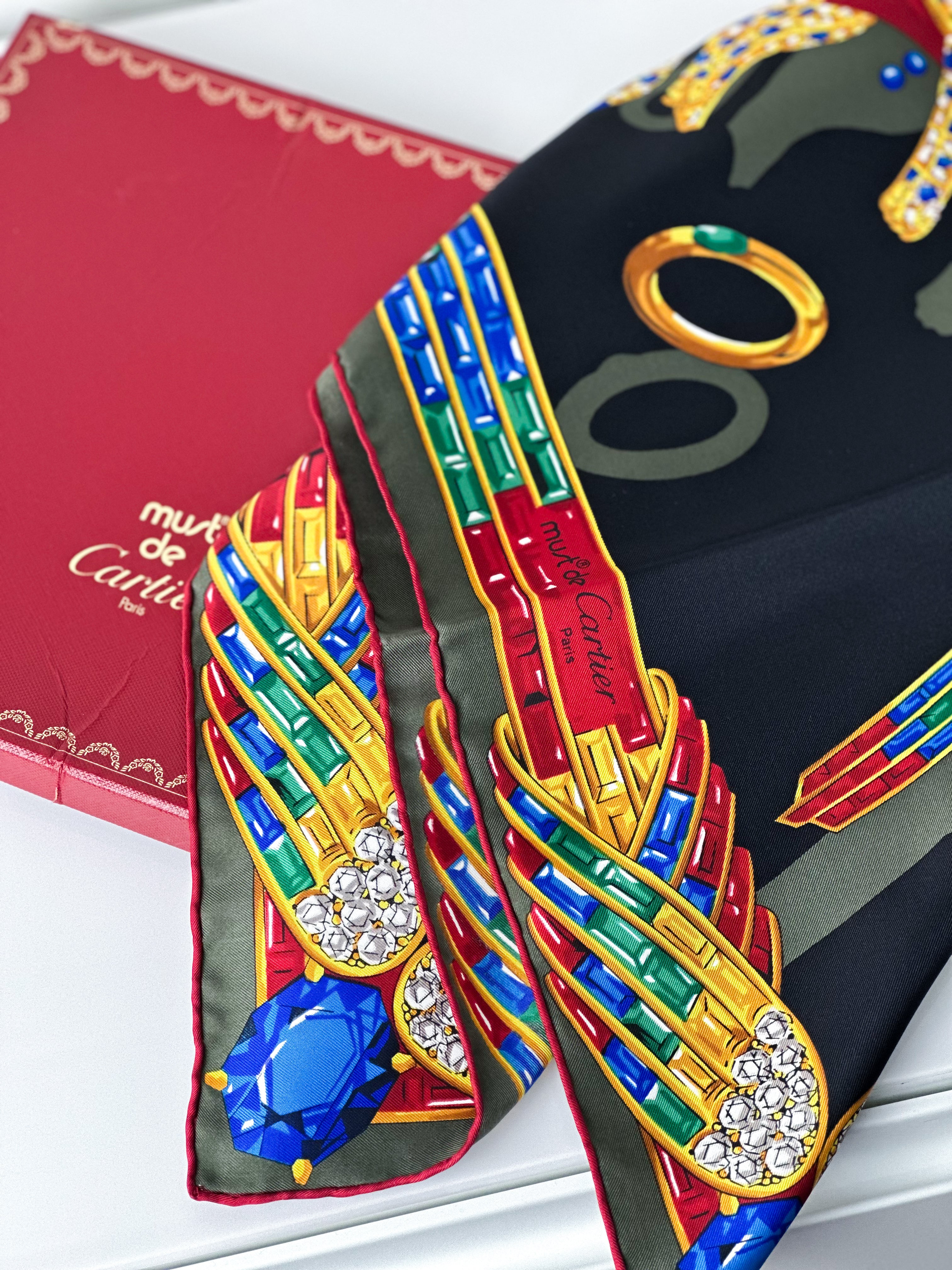 Cartier - jedwabna apaszka Must de Cartier wzór jubilerski