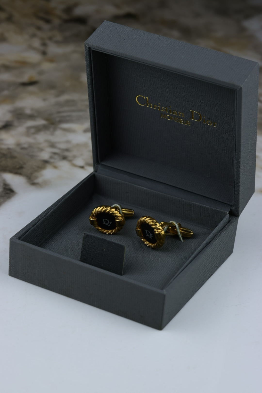 Christian Dior – spinki do mankietów pozłacane, czarne z logo (S45)