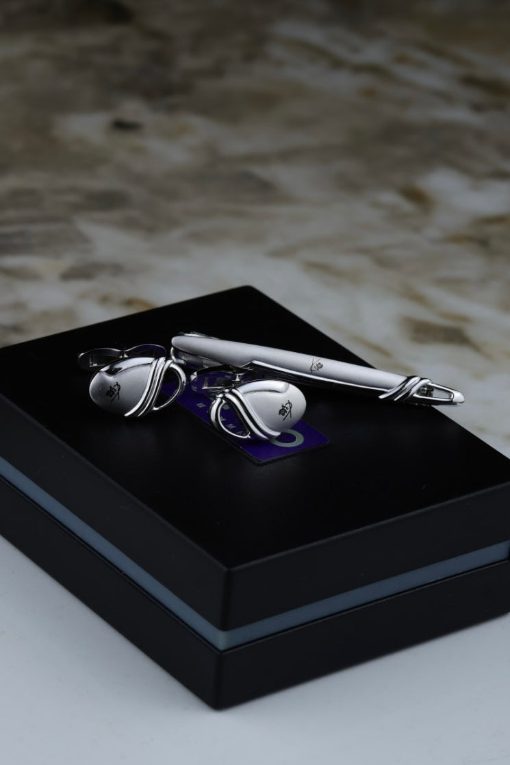 Kenzo – spinki do mankietów i spinka do krawatu, stalowe z czarnym logo (S33)