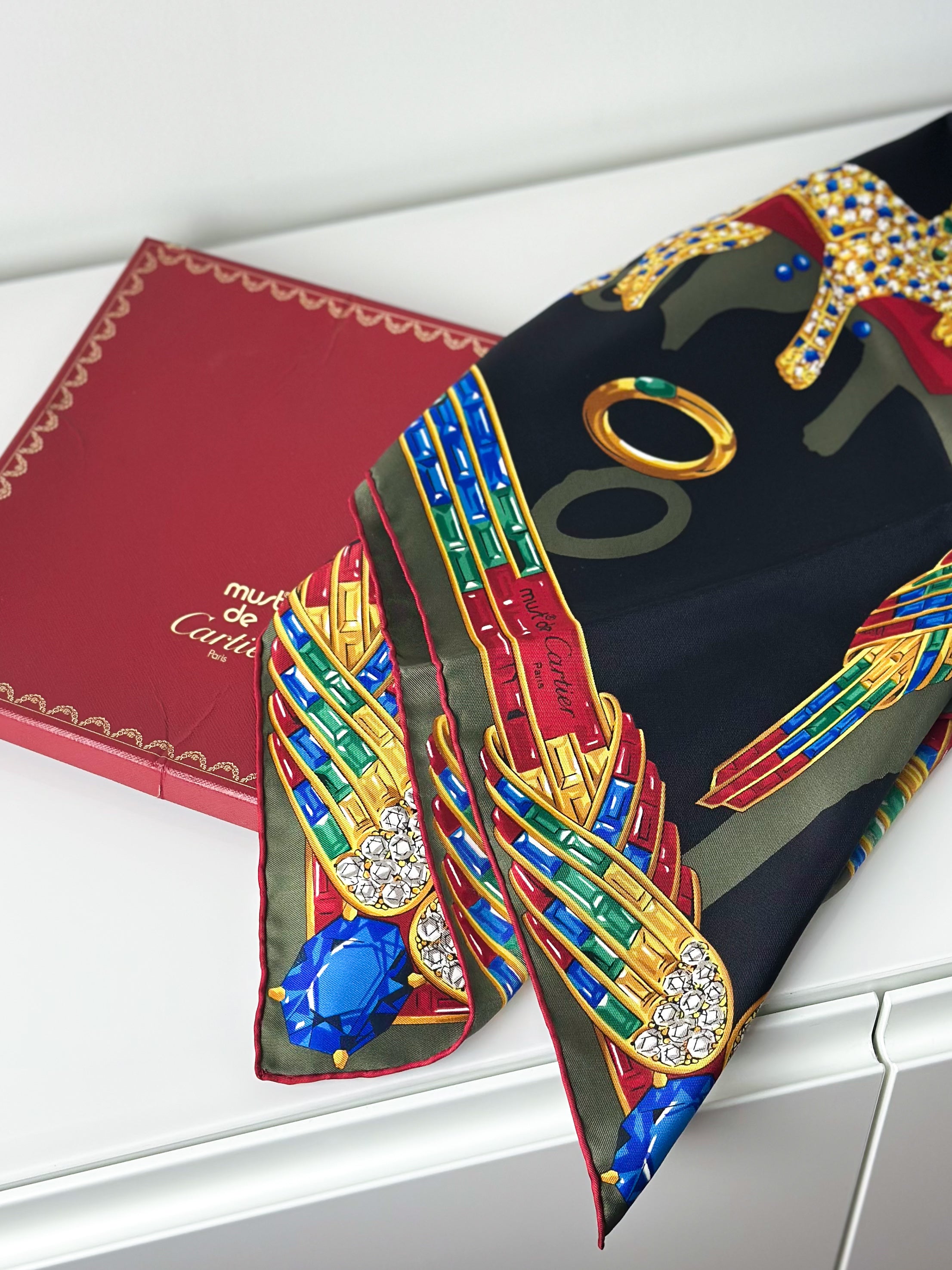 Cartier - jedwabna apaszka Must de Cartier wzór jubilerski
