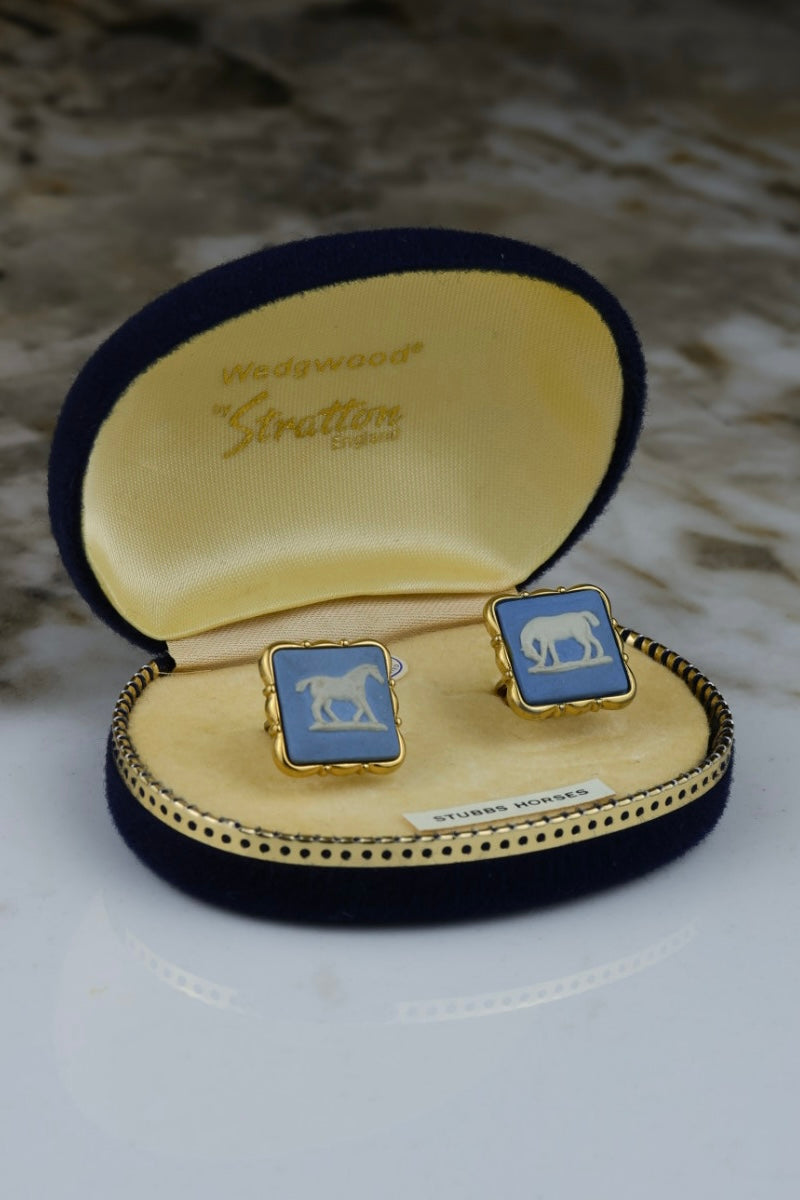 Wedgwood – spinki do mankietów, pozłacane z błękitnym motywem konia Stubbs Horses (S30)