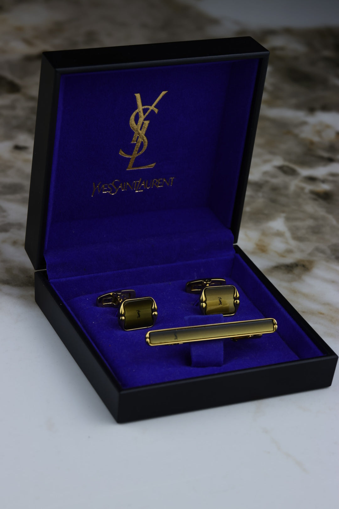 Yves Saint Laurent – zestaw spinki do mankietów, pozłacane z tygrysim okiem (S23)