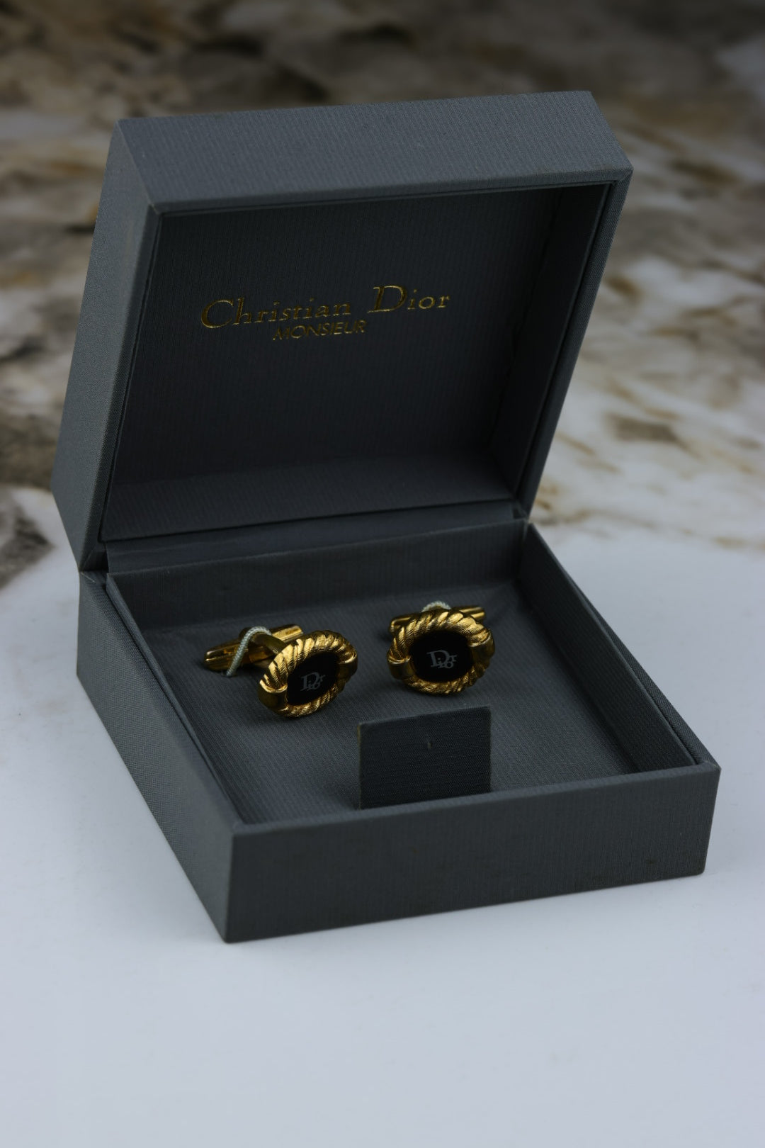 Christian Dior – spinki do mankietów pozłacane, czarne z logo (S45)