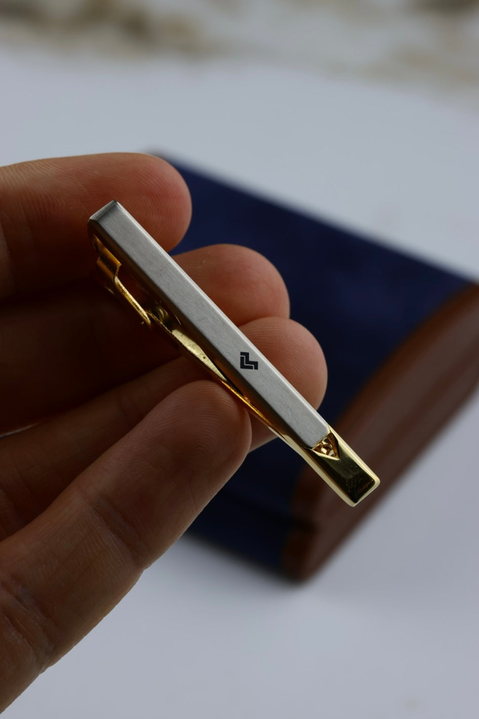 Mario Valentino - zestaw spinki do mankietów i spinka do krawata, złoto-stalowy (S22)
