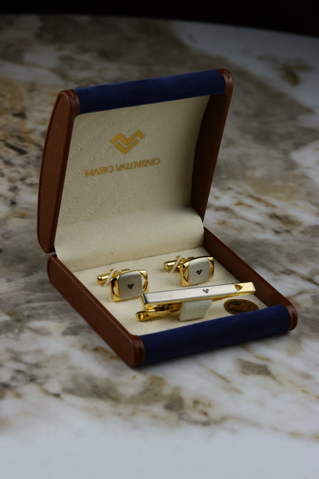 Mario Valentino - zestaw spinki do mankietów i spinka do krawata, złoto-stalowy (S22)