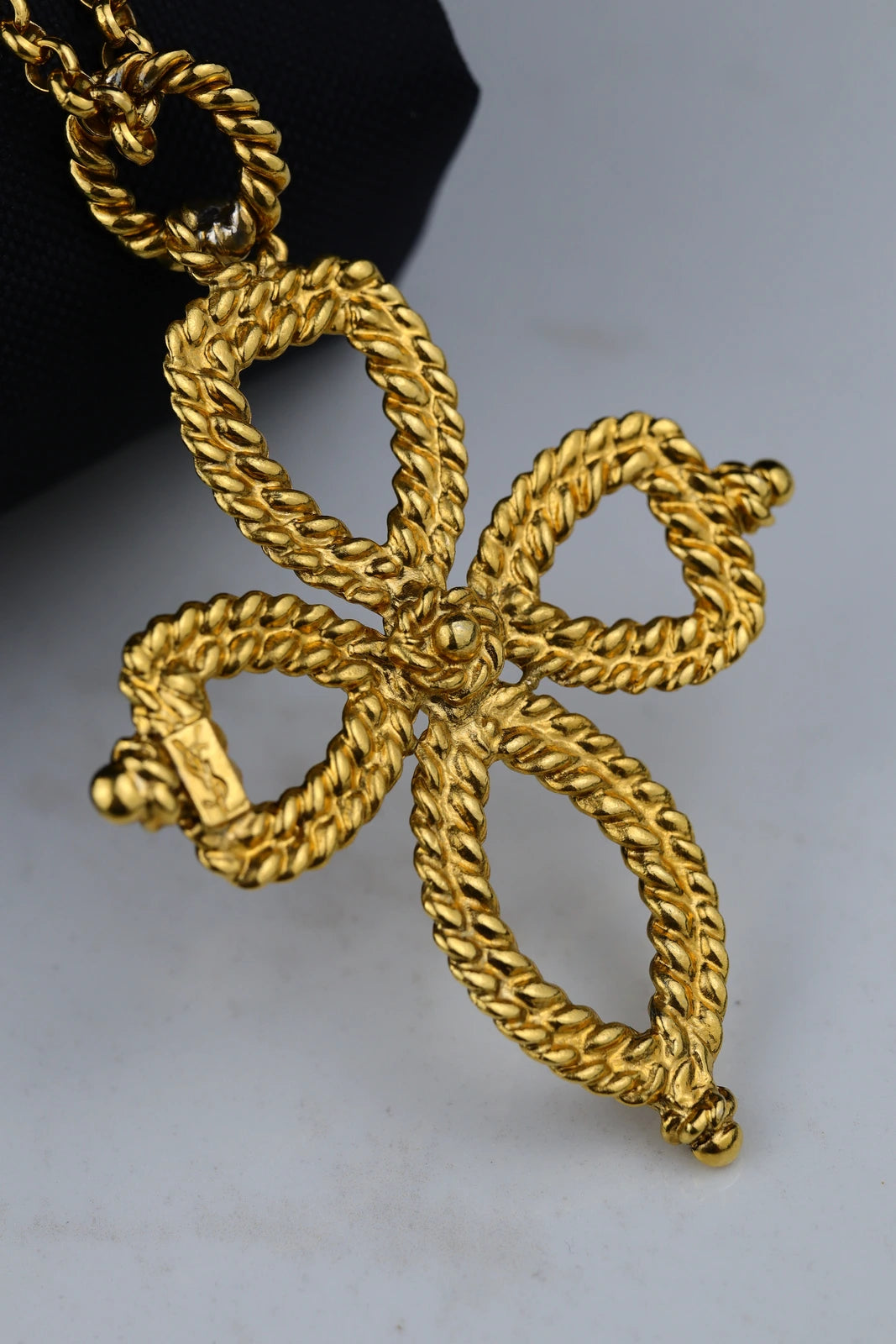 Yves Saint Laurent - pozłacany okazały wisior