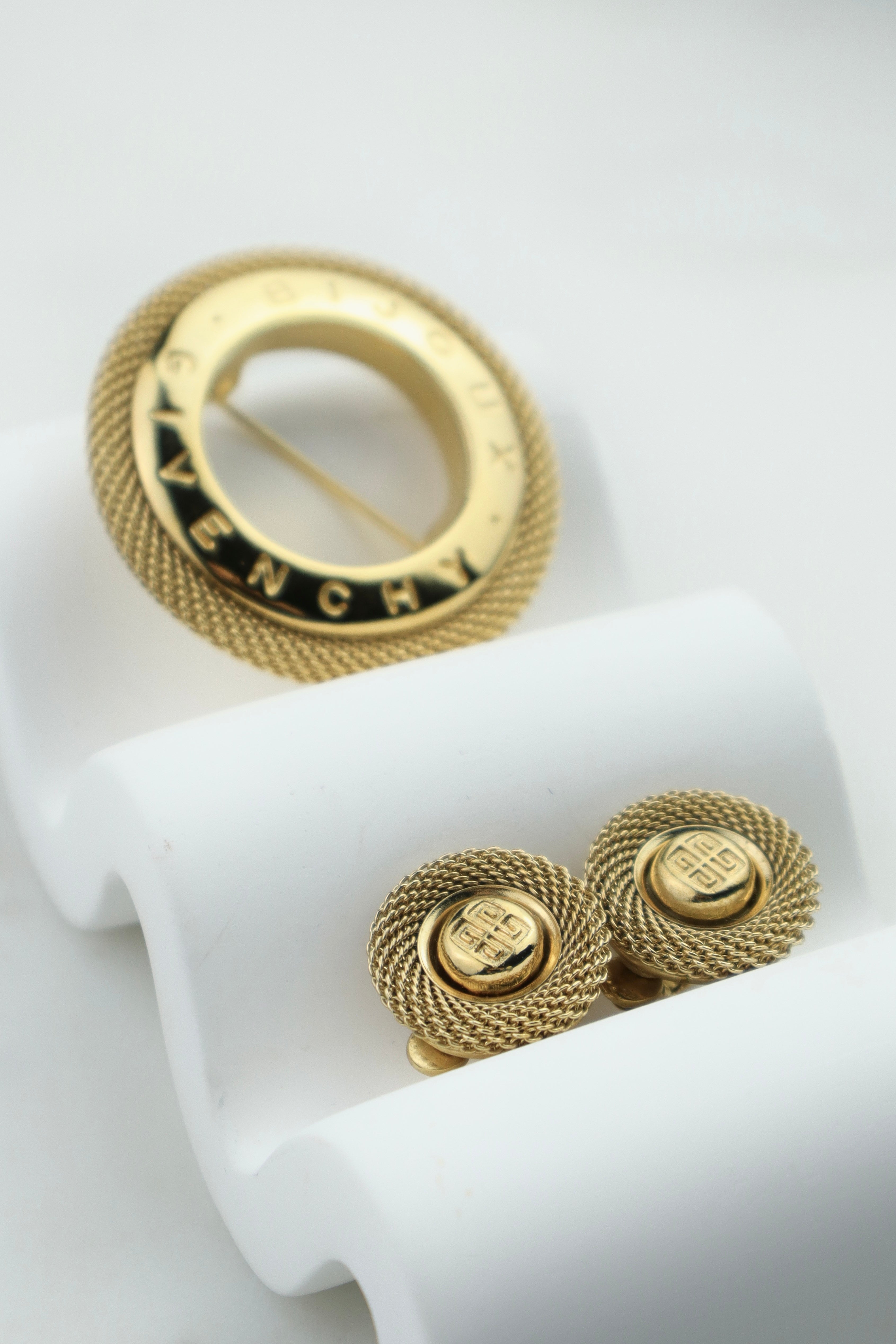 Givenchy – zestaw biżuterii vintage: broszka i klipsy