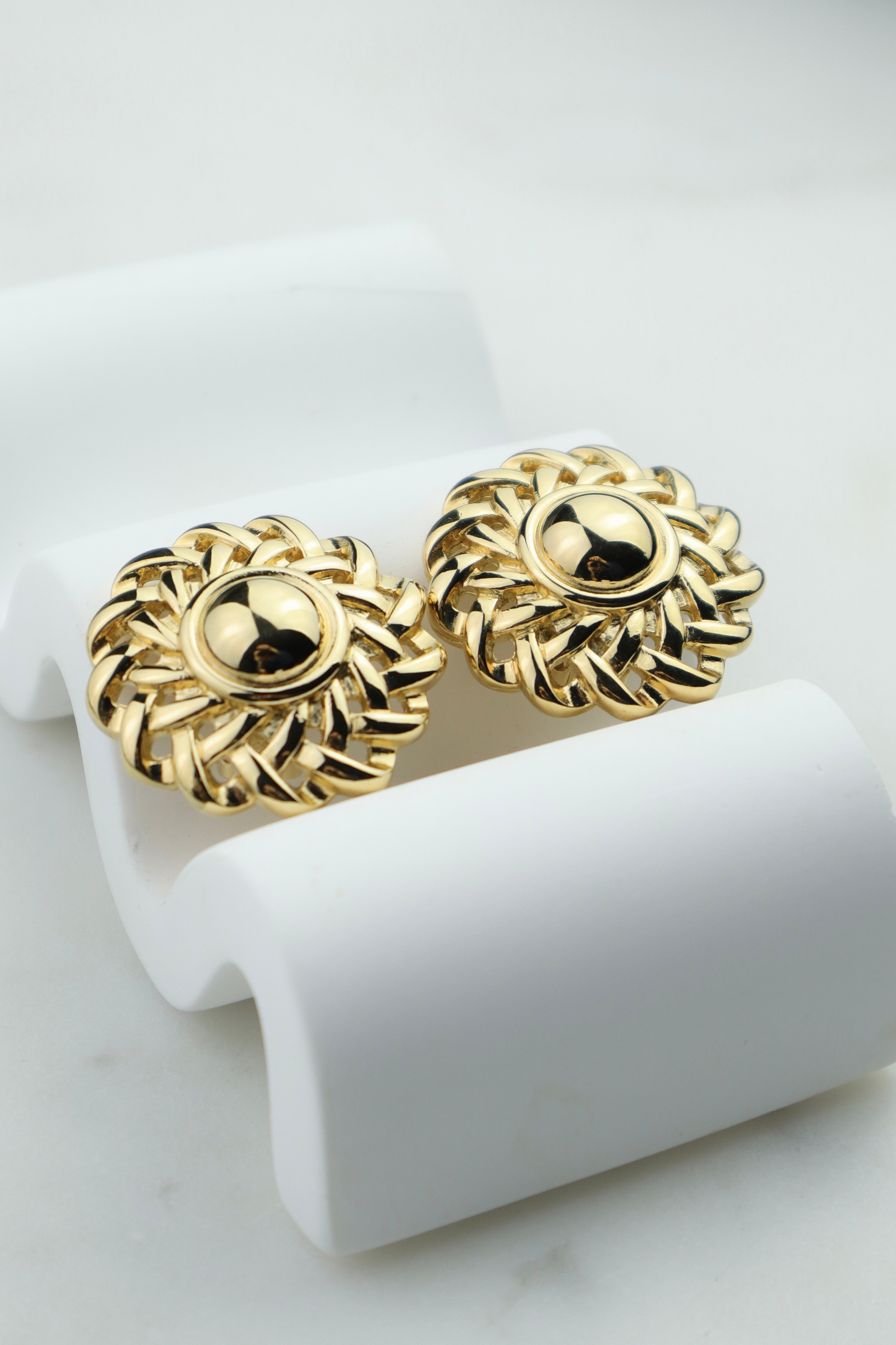 Givenchy - pozłacane klipsy vintage „Królewska Rozeta”