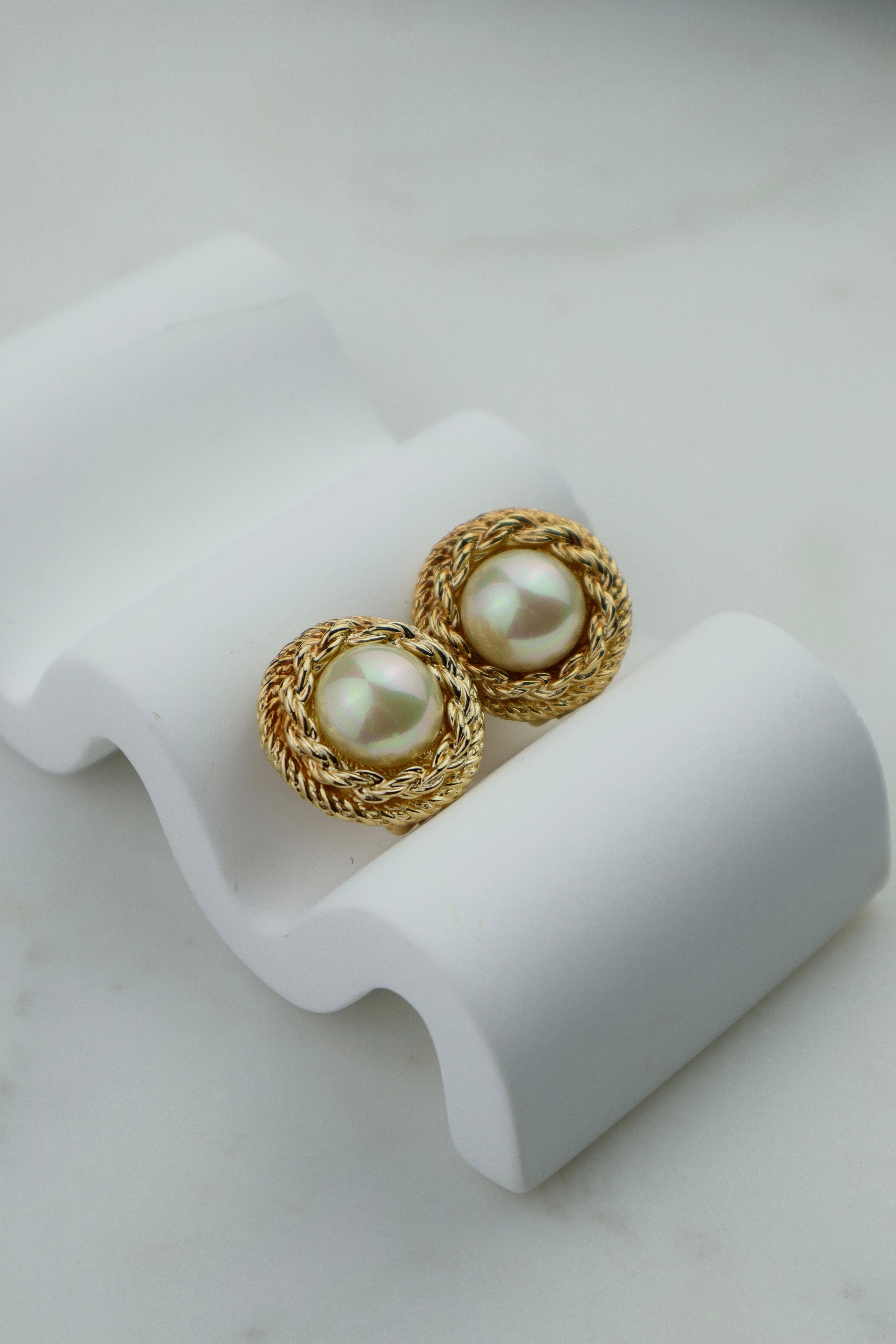 Christian Dior - duże okrągłe klipsy rope z perłą