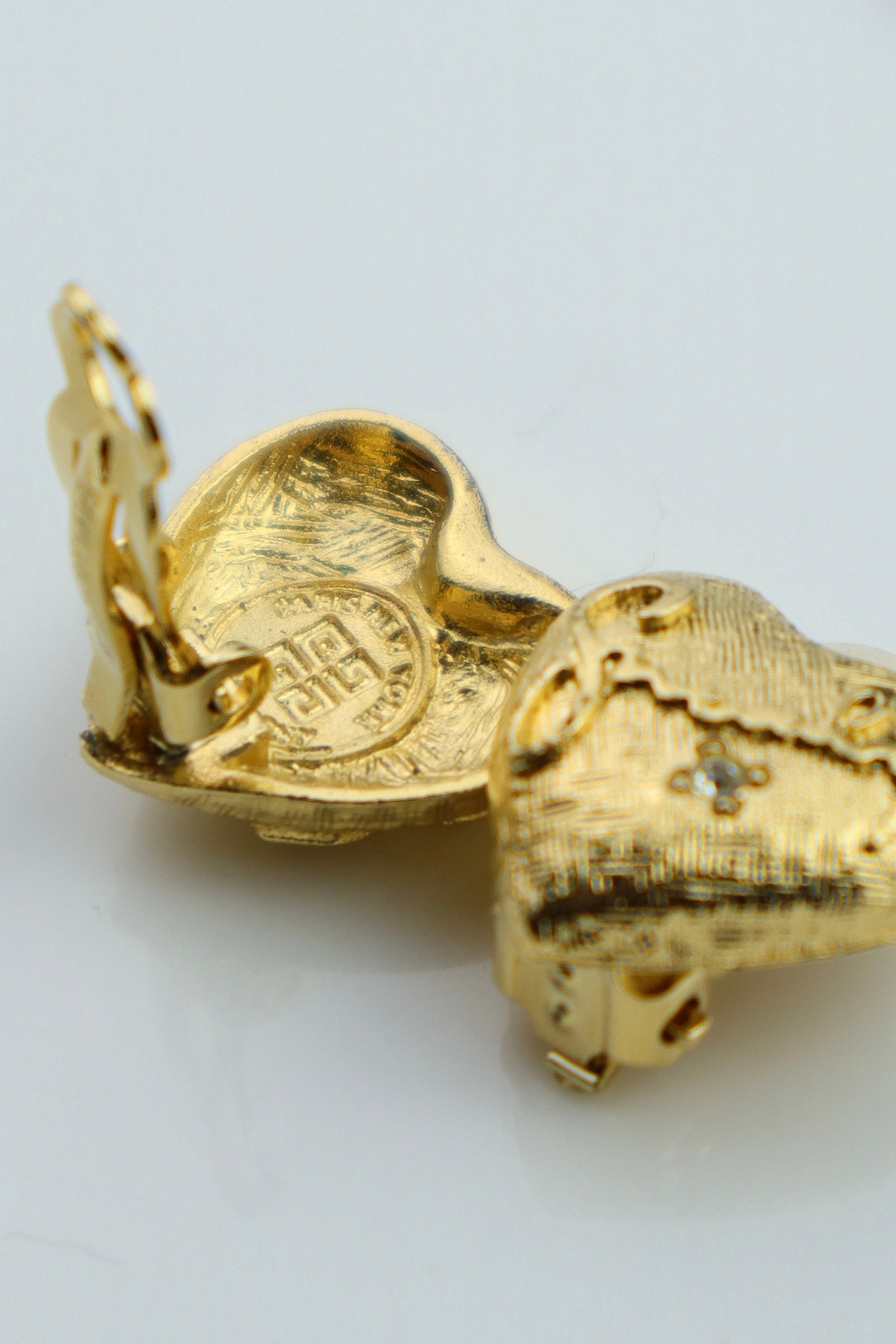 Givenchy - pozłacane klipsy serce