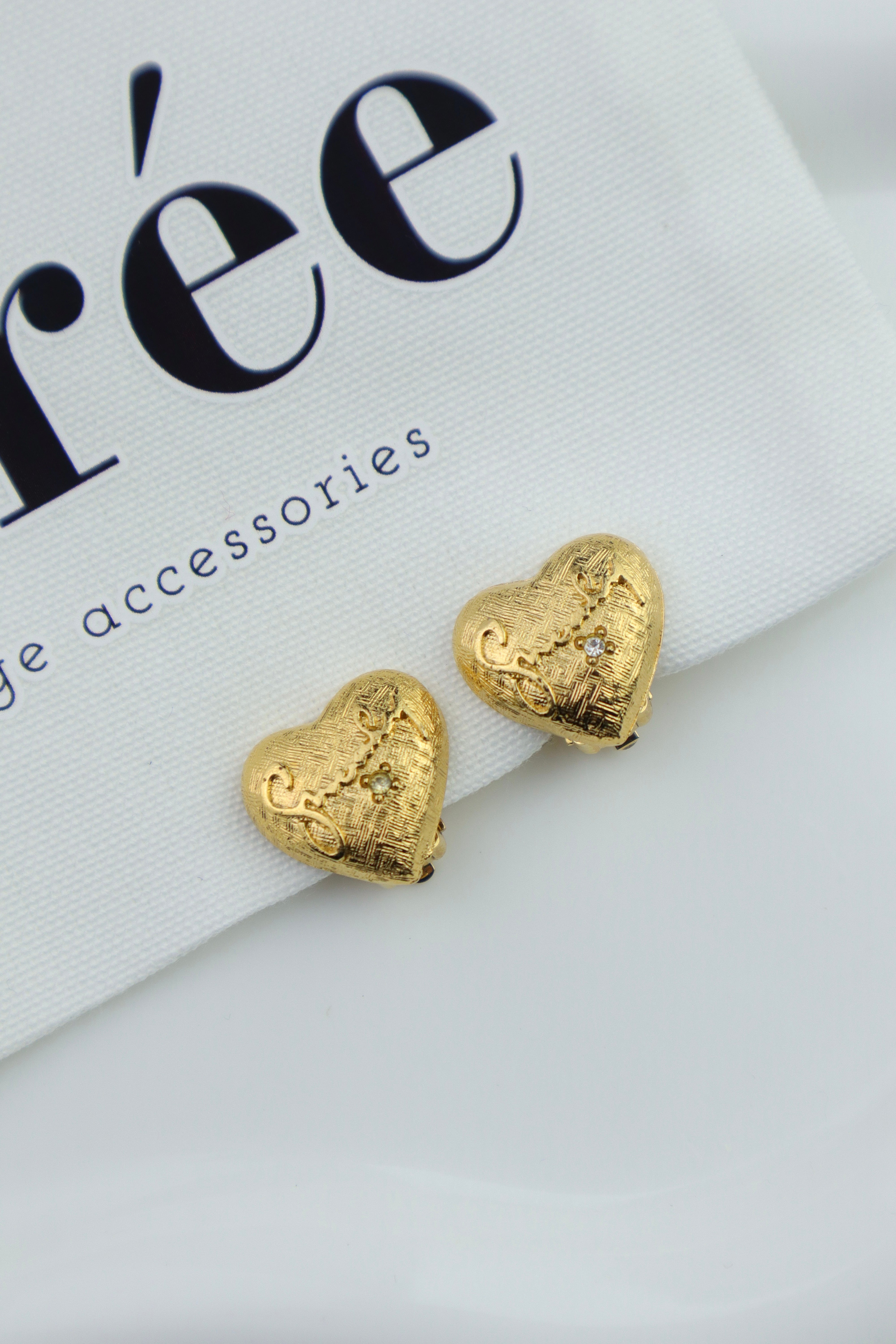 Givenchy - pozłacane klipsy serce
