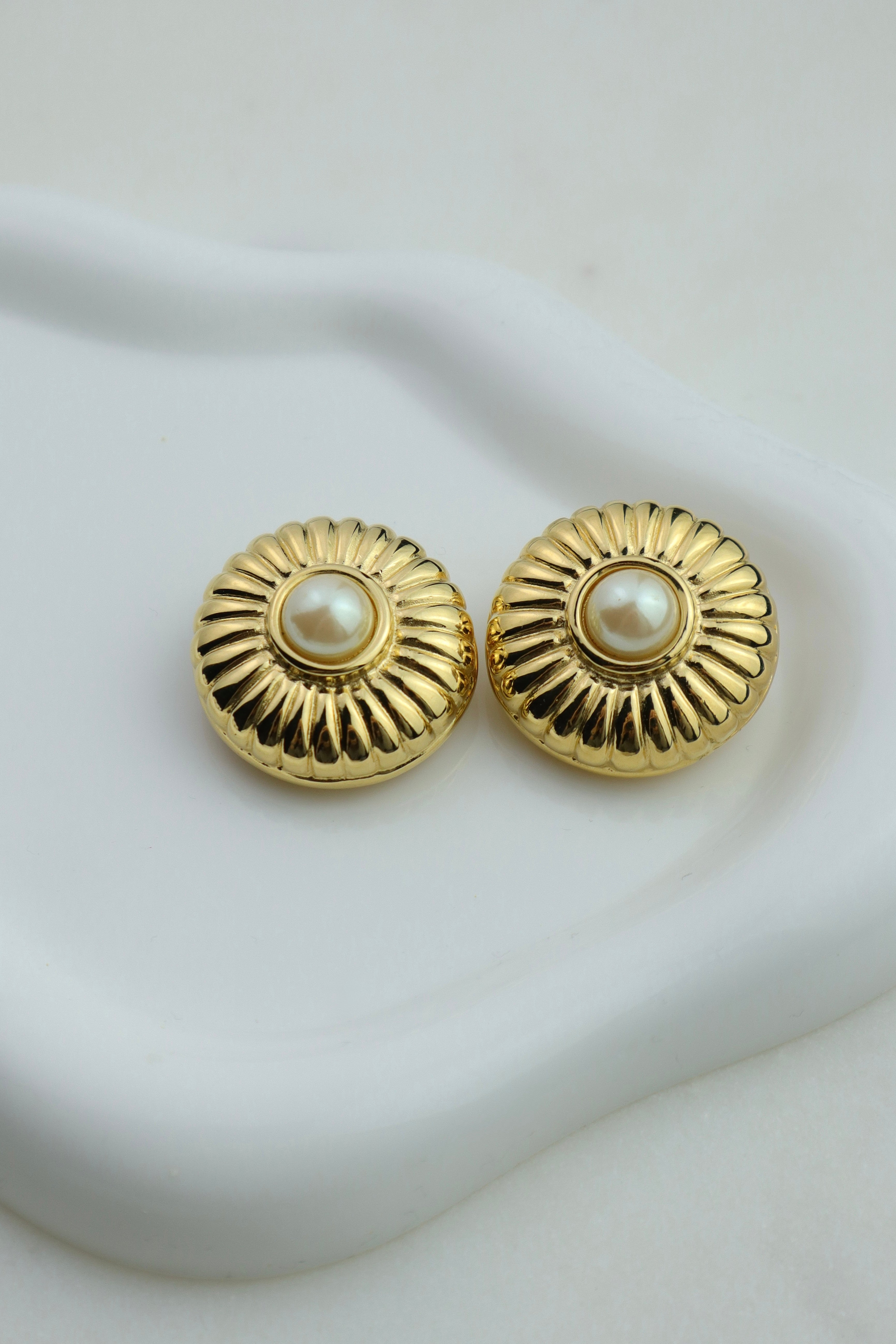 Givenchy - okazałe klipsy z perłą