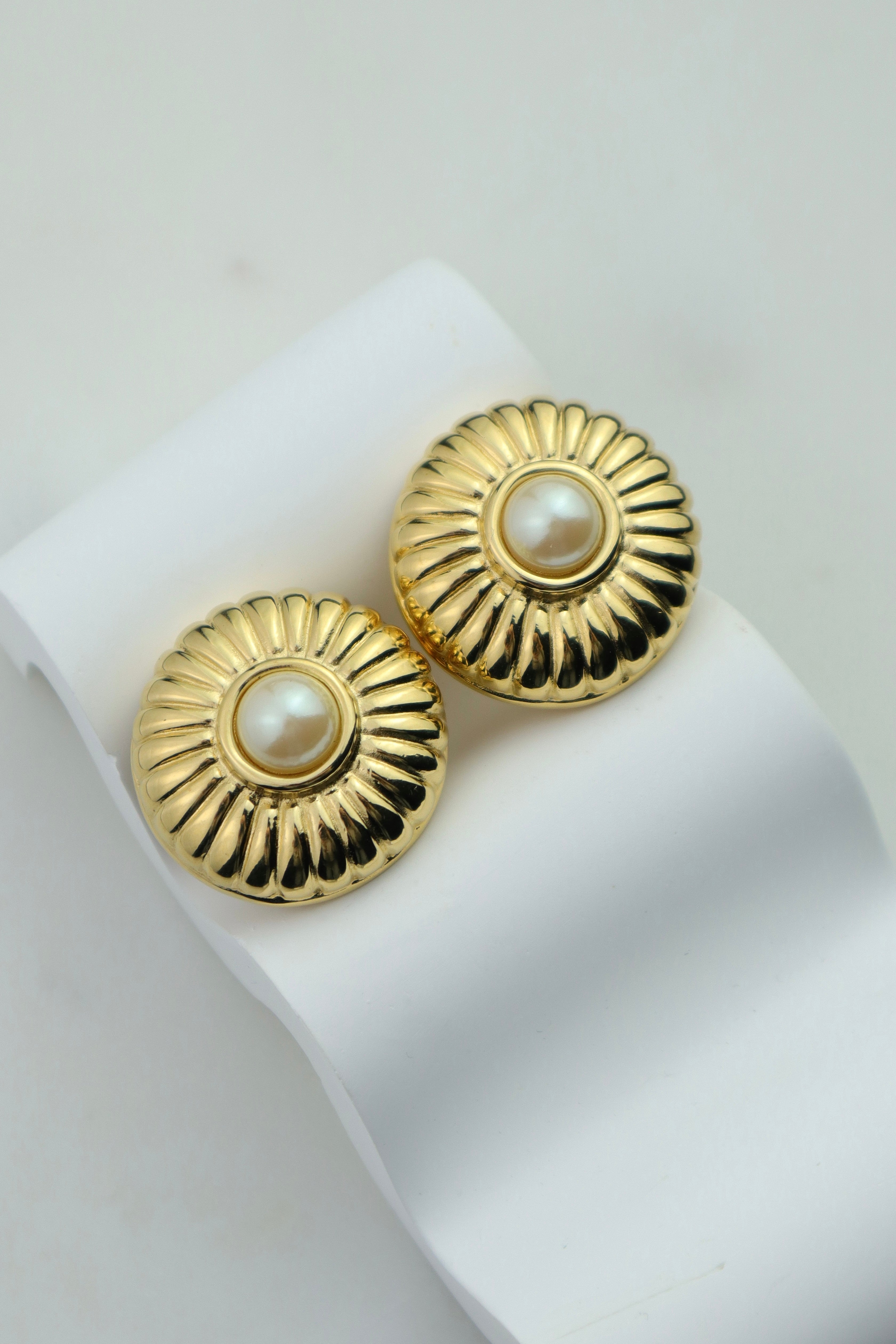 Givenchy - okazałe klipsy z perłą