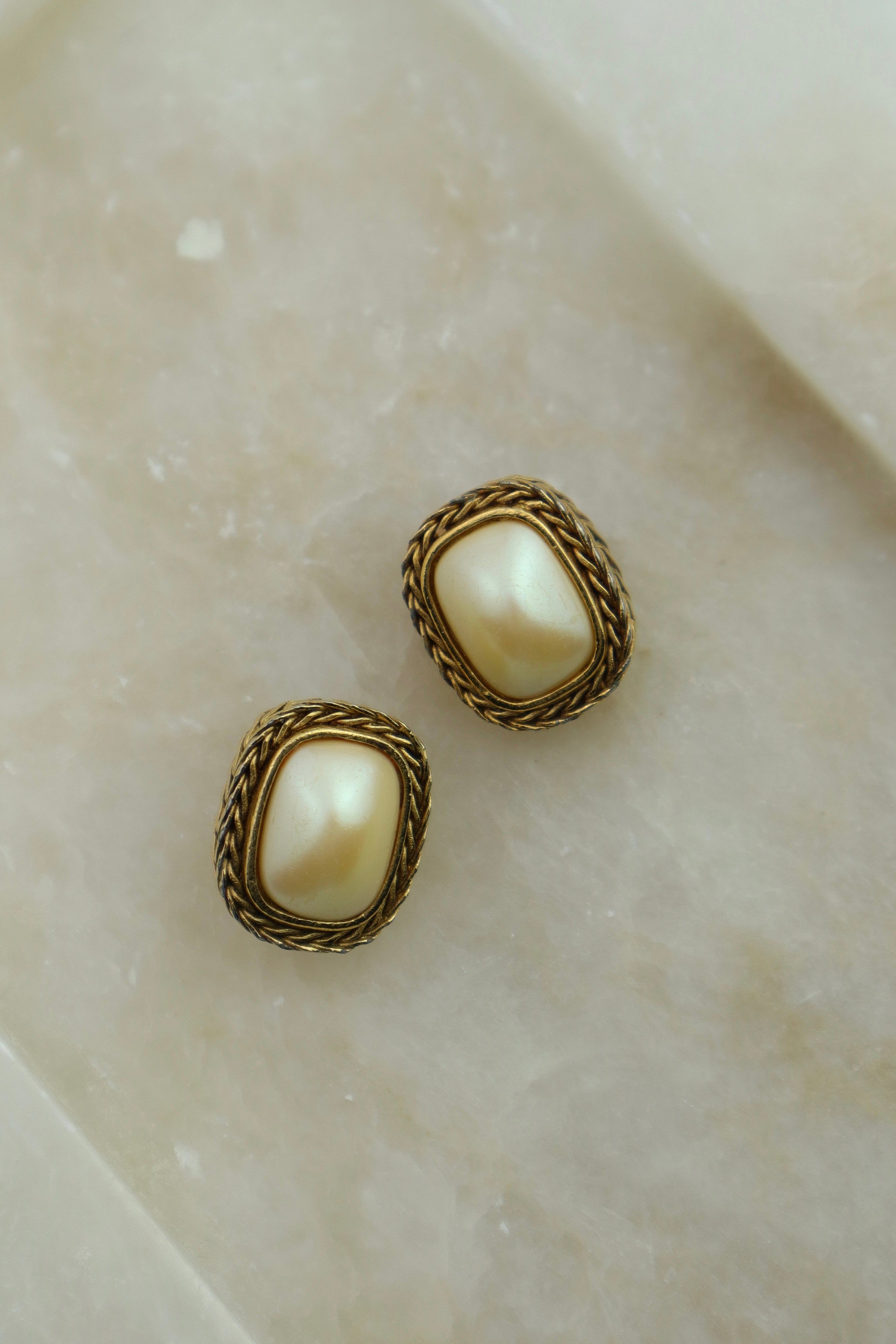 Givenchy - klipsy ze sztuczną perłą