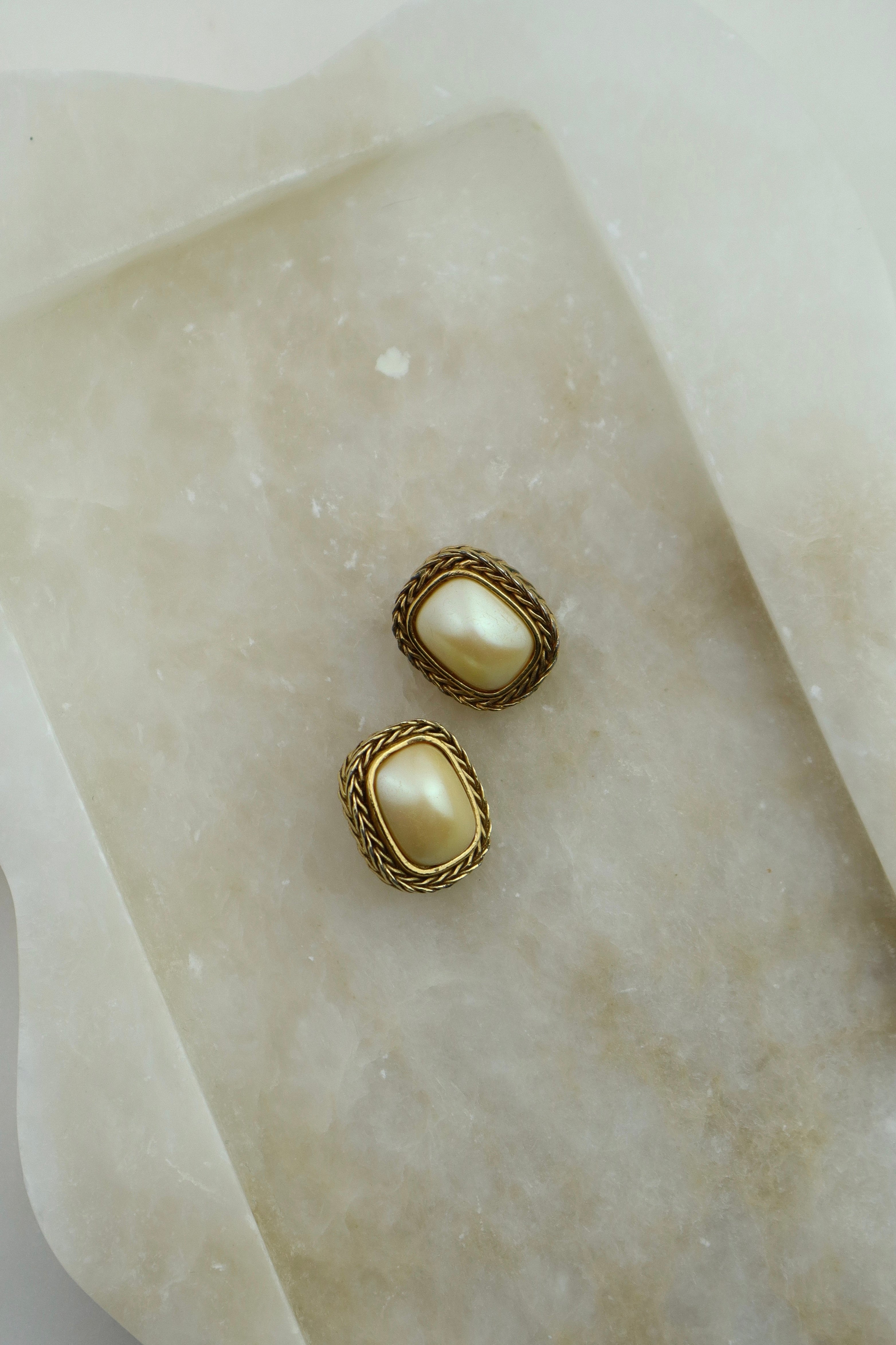 Givenchy - klipsy ze sztuczną perłą