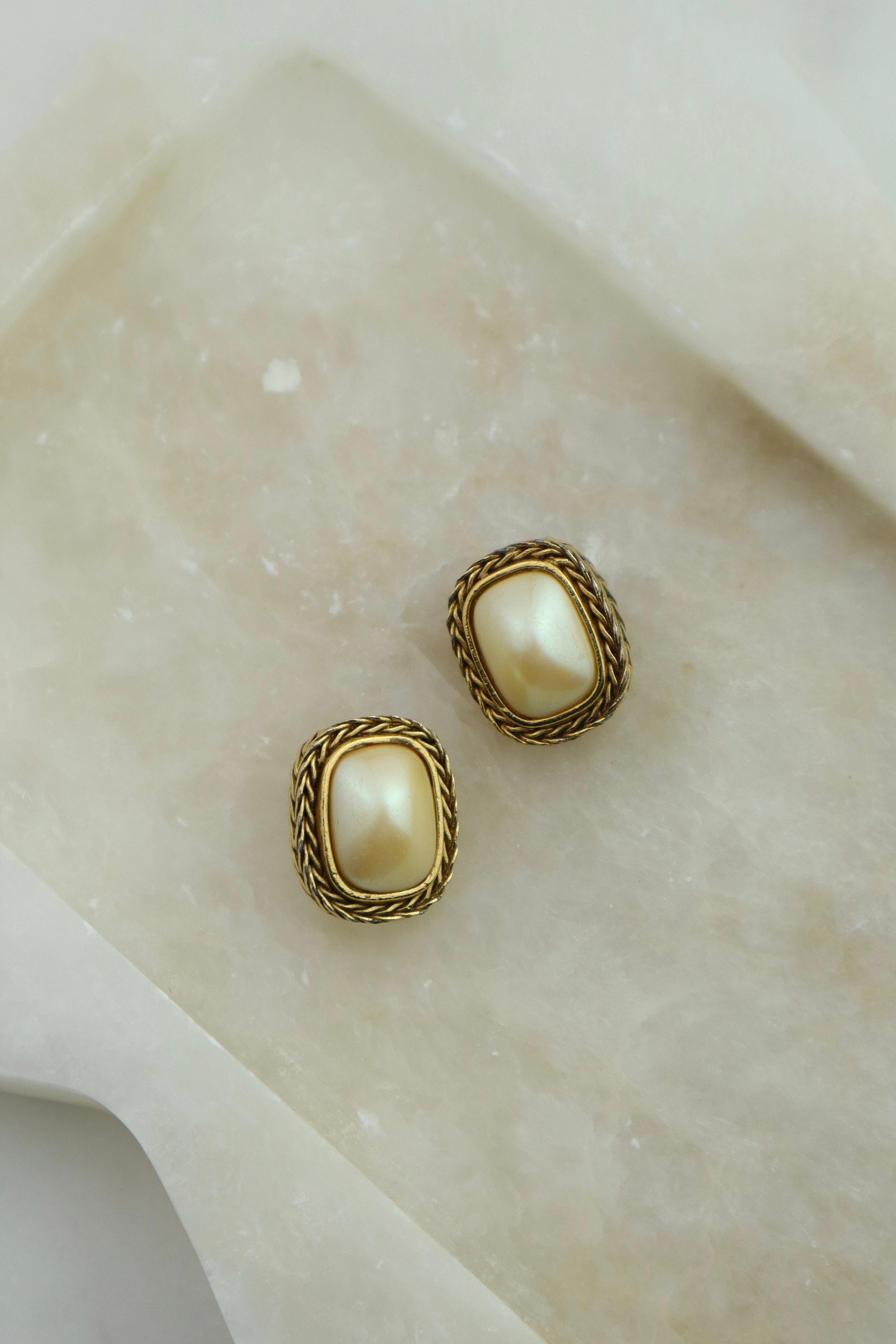 Givenchy - klipsy ze sztuczną perłą