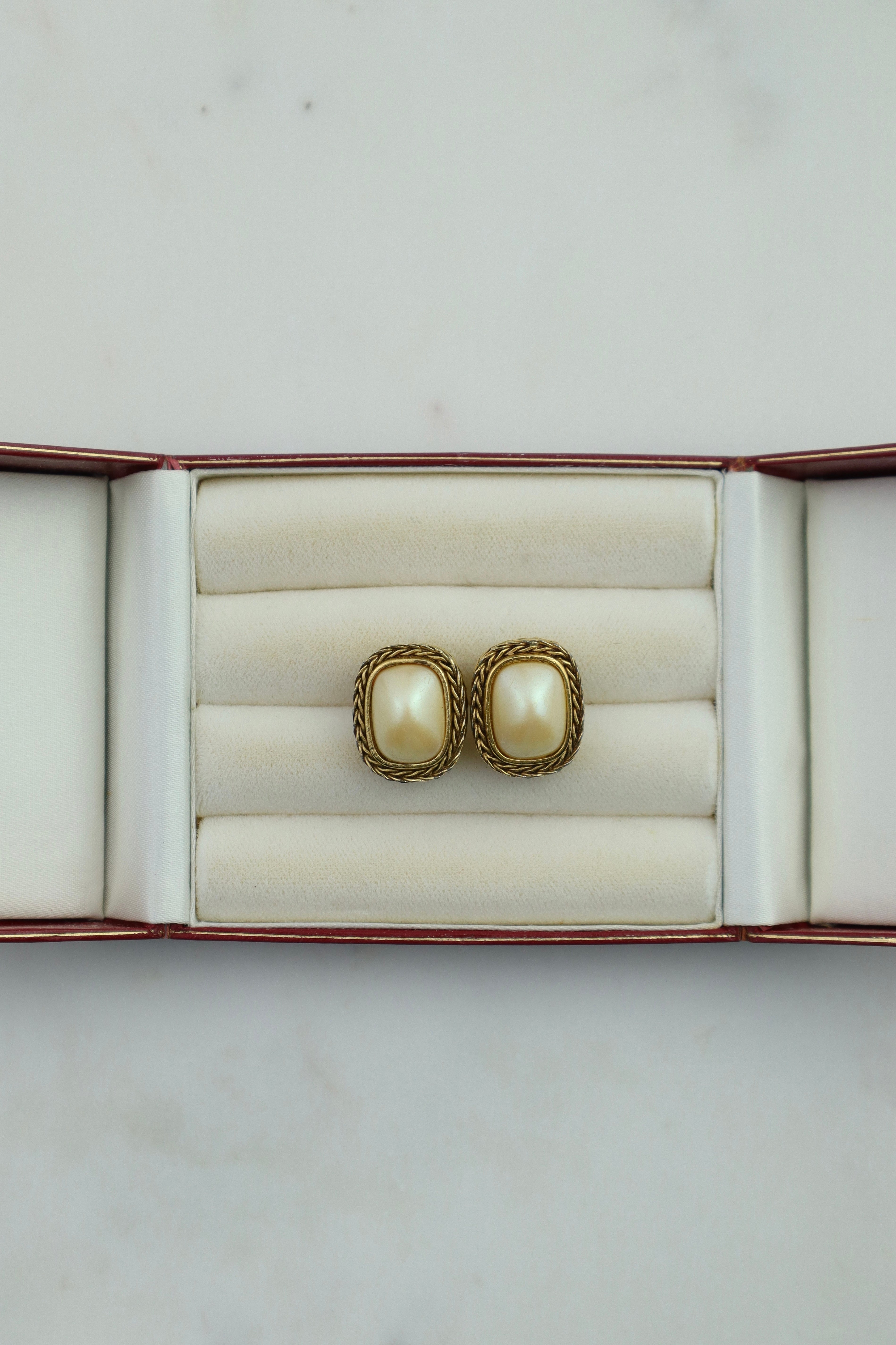 Givenchy - klipsy ze sztuczną perłą