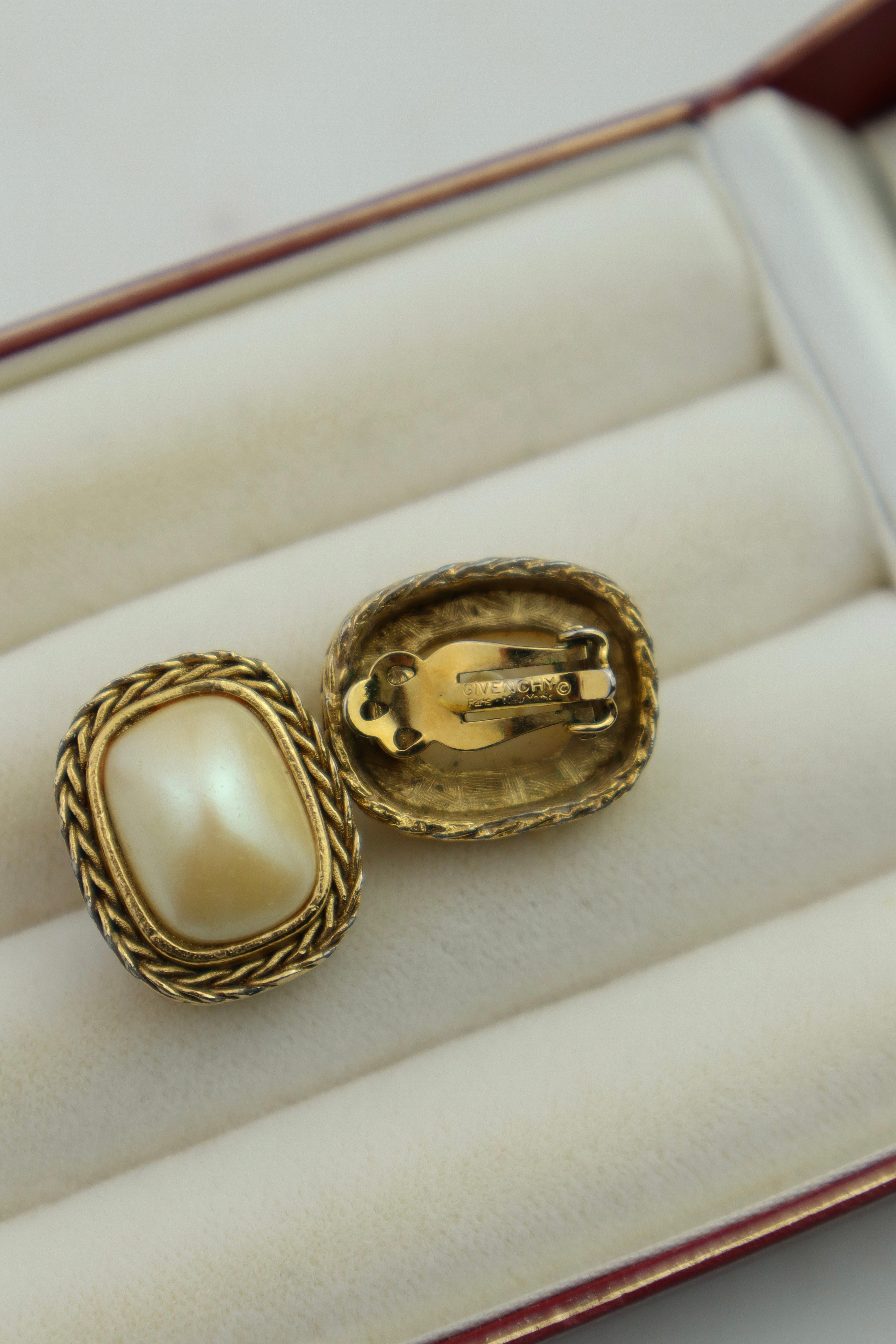 Givenchy - klipsy ze sztuczną perłą