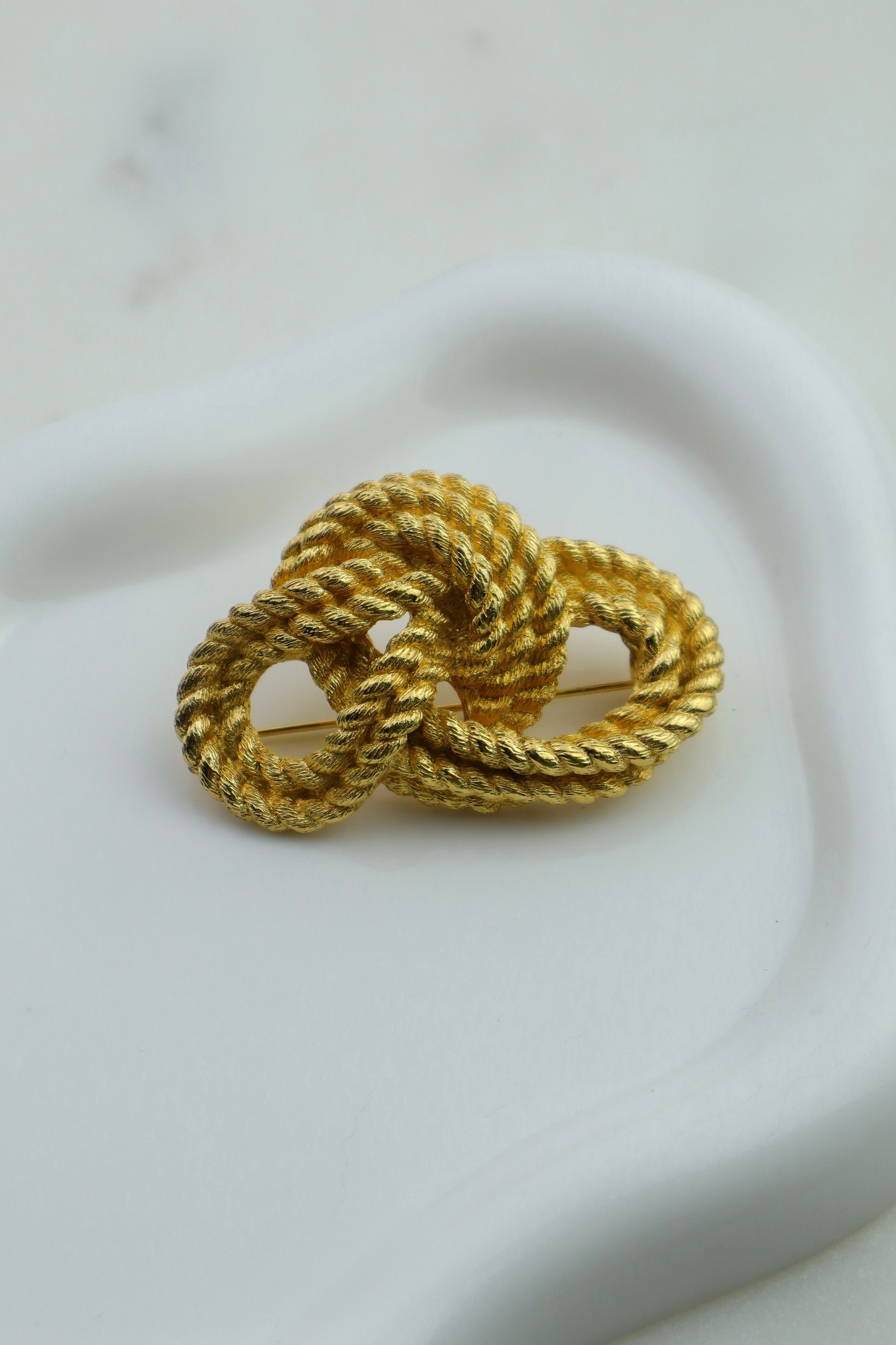 Christian Dior - pozłacana broszka "Knot"