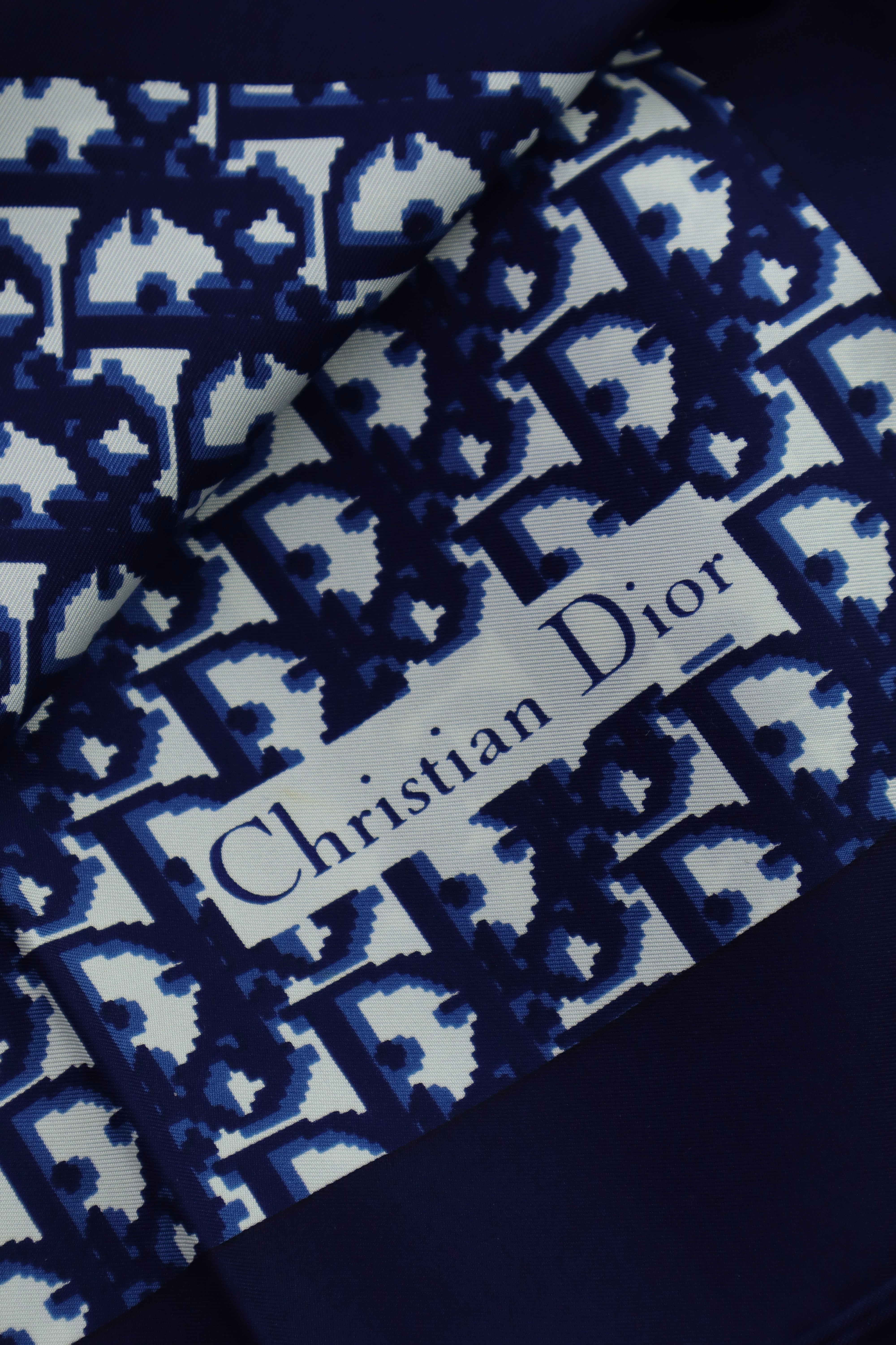 Christian Dior- jedwabna apaszka w monogram Dior