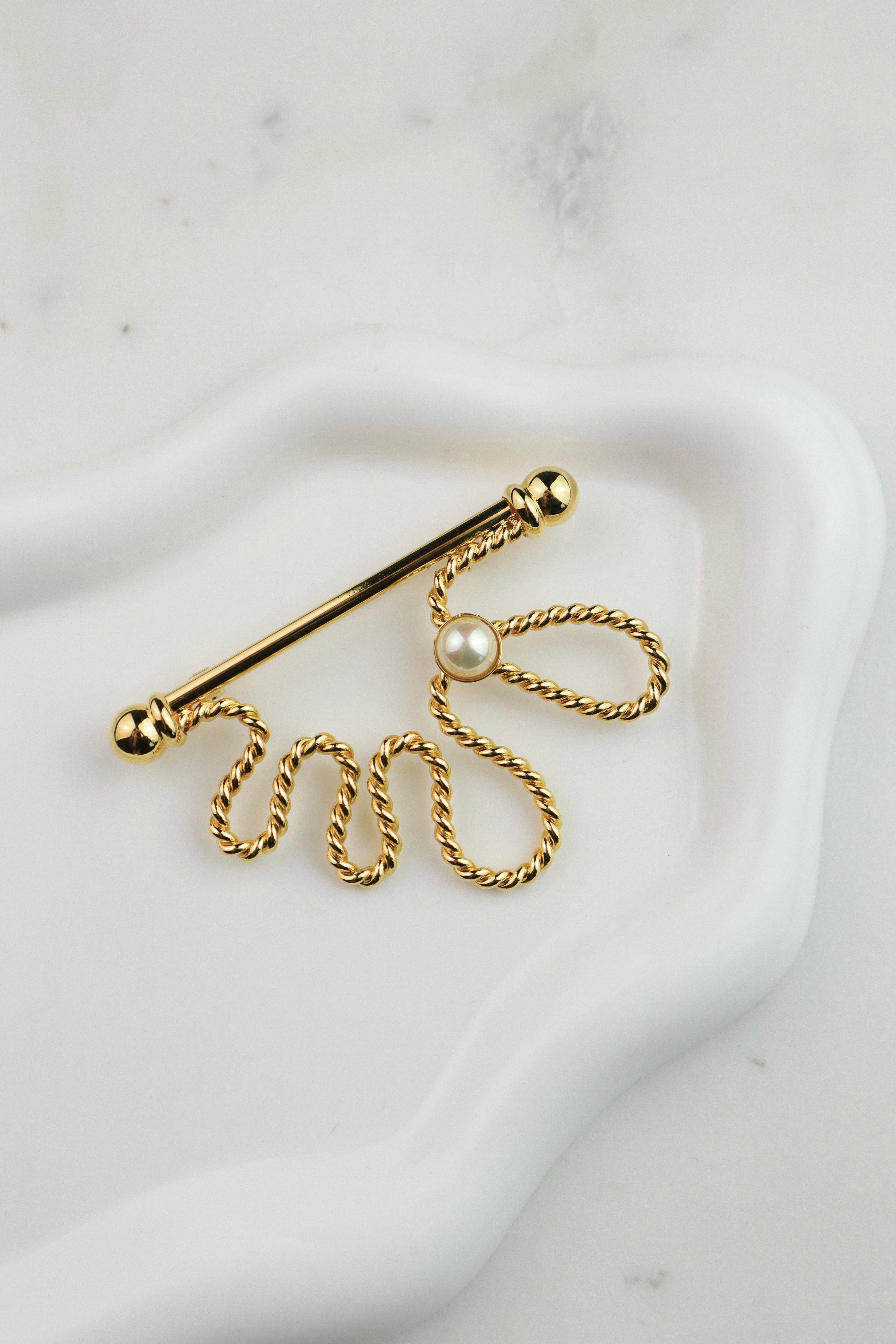 Pierre Cardin - awangardowa broszka z perłą