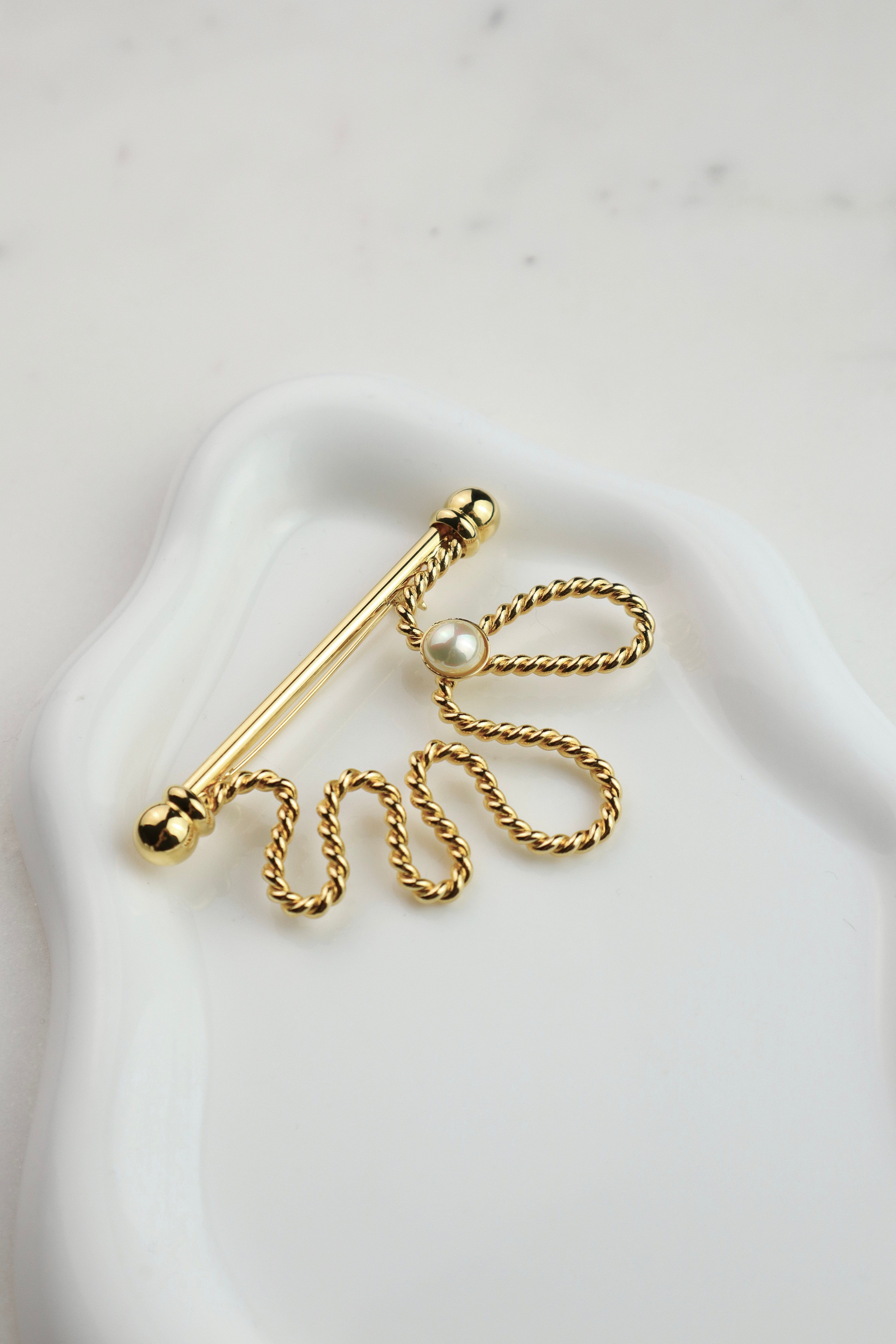 Pierre Cardin - awangardowa broszka z perłą